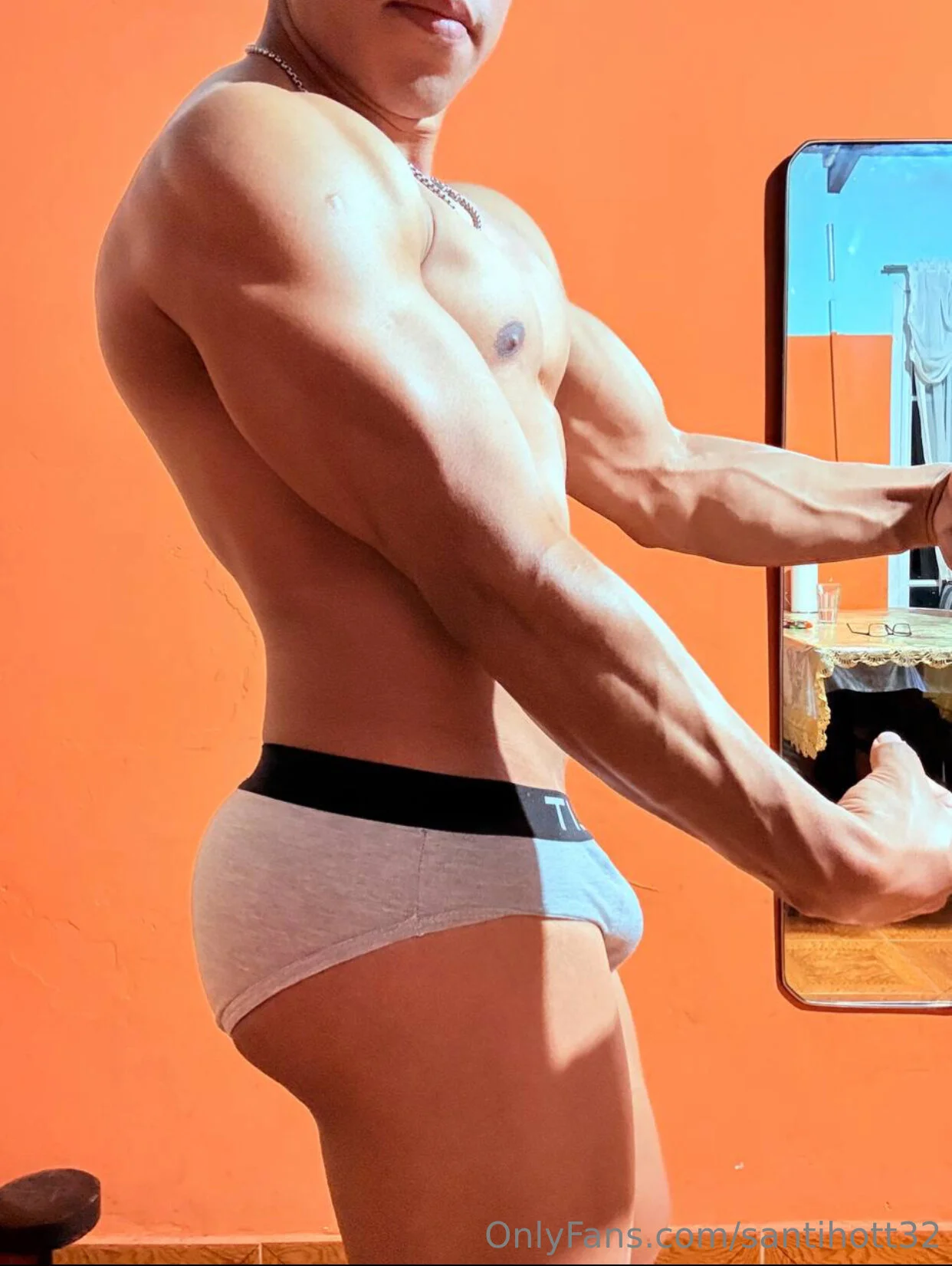 🔥SANTI🔥 @santihott32 upskirt