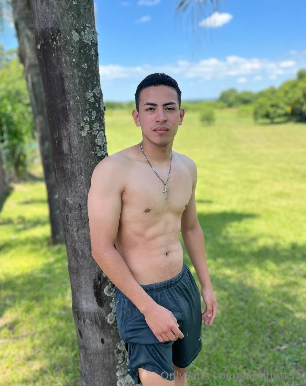 🔥SANTI🔥 @santihott32 boob debate