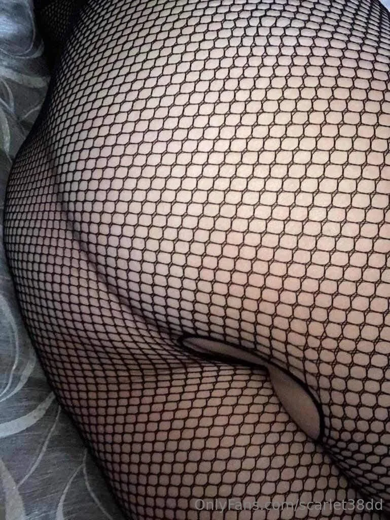 Scarlet @scarlet38dd revealing pictures