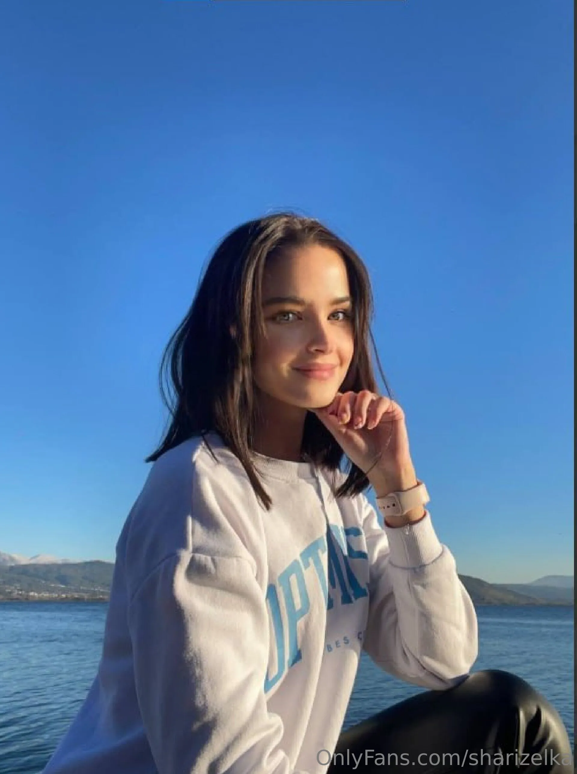 The depraved babe @linda_pureee ❤️ ran away from schоol and is ready to show all her charms! 😈Believe she has something 