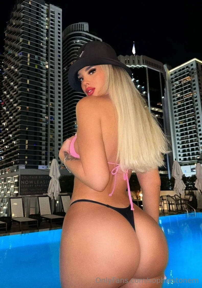 Sophie Stonem @sophiestonem footjob