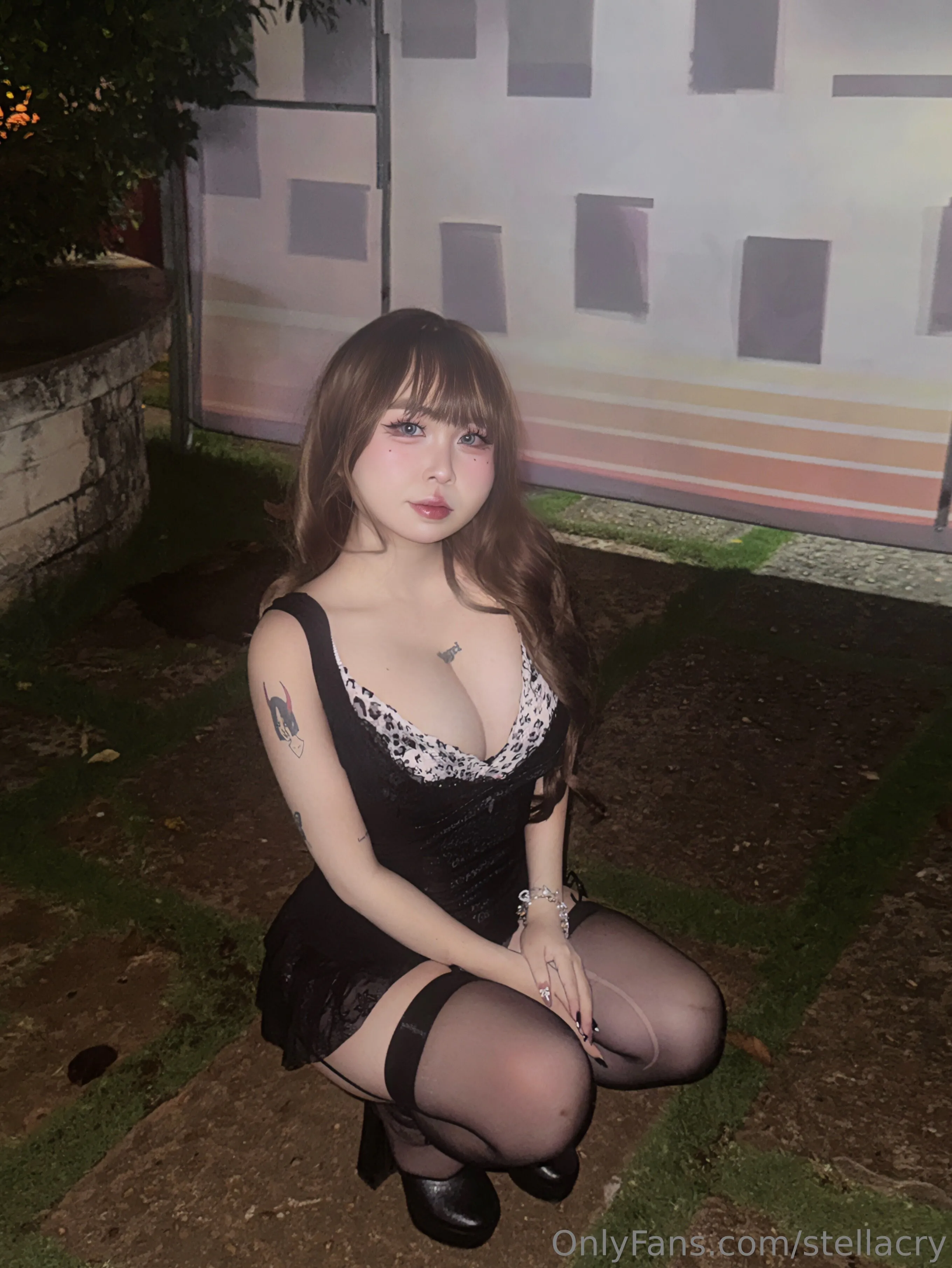 Sitting like a sweet lil princess 🥰💋👑