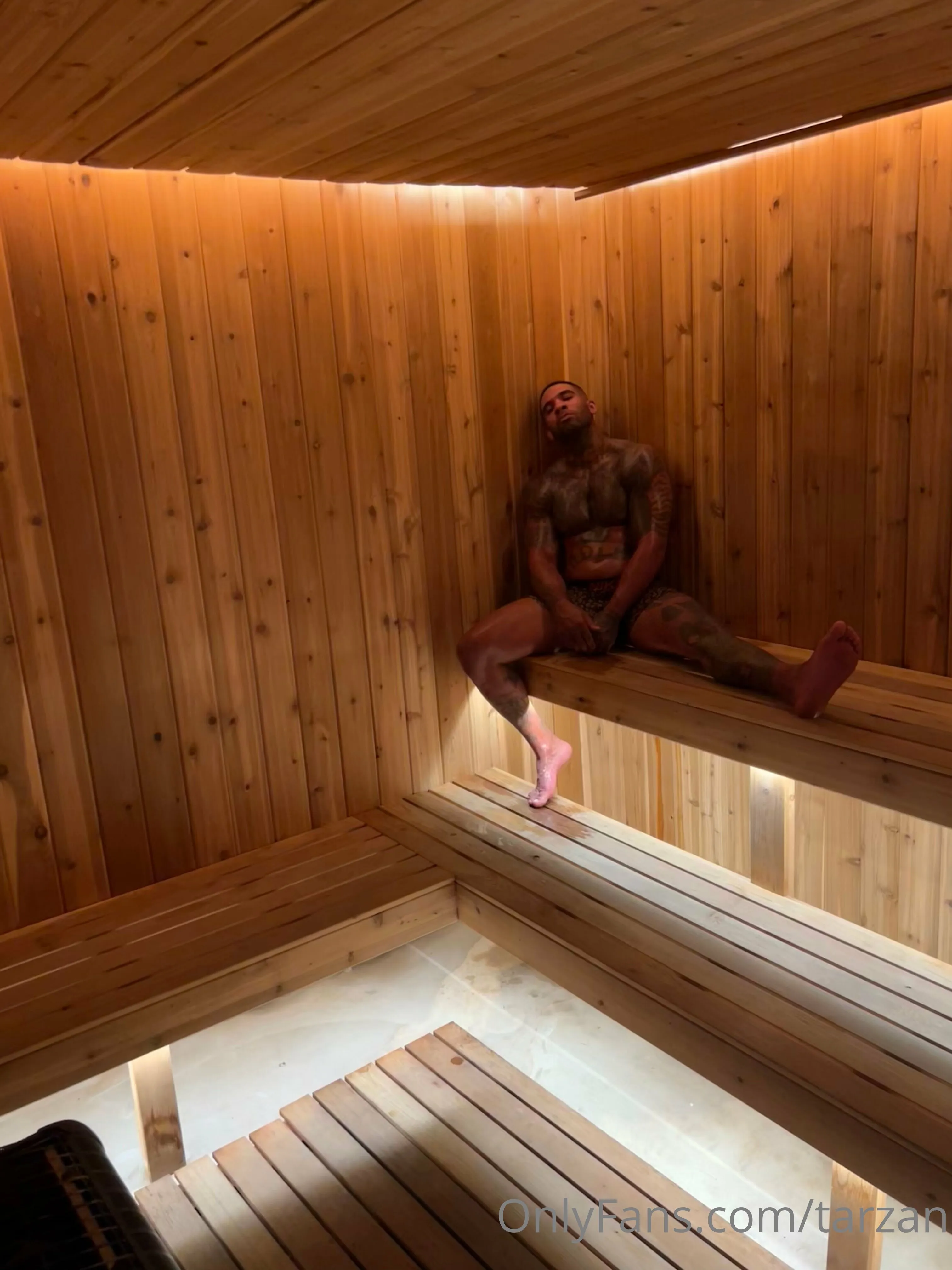 Should drop some fitness tips on here later this week ! Nutritional intake and ways how I like to gain and lose weight !