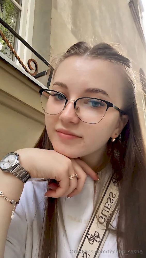 ꜱᴀɴɴʏ @techno_sasha on american eagle ad