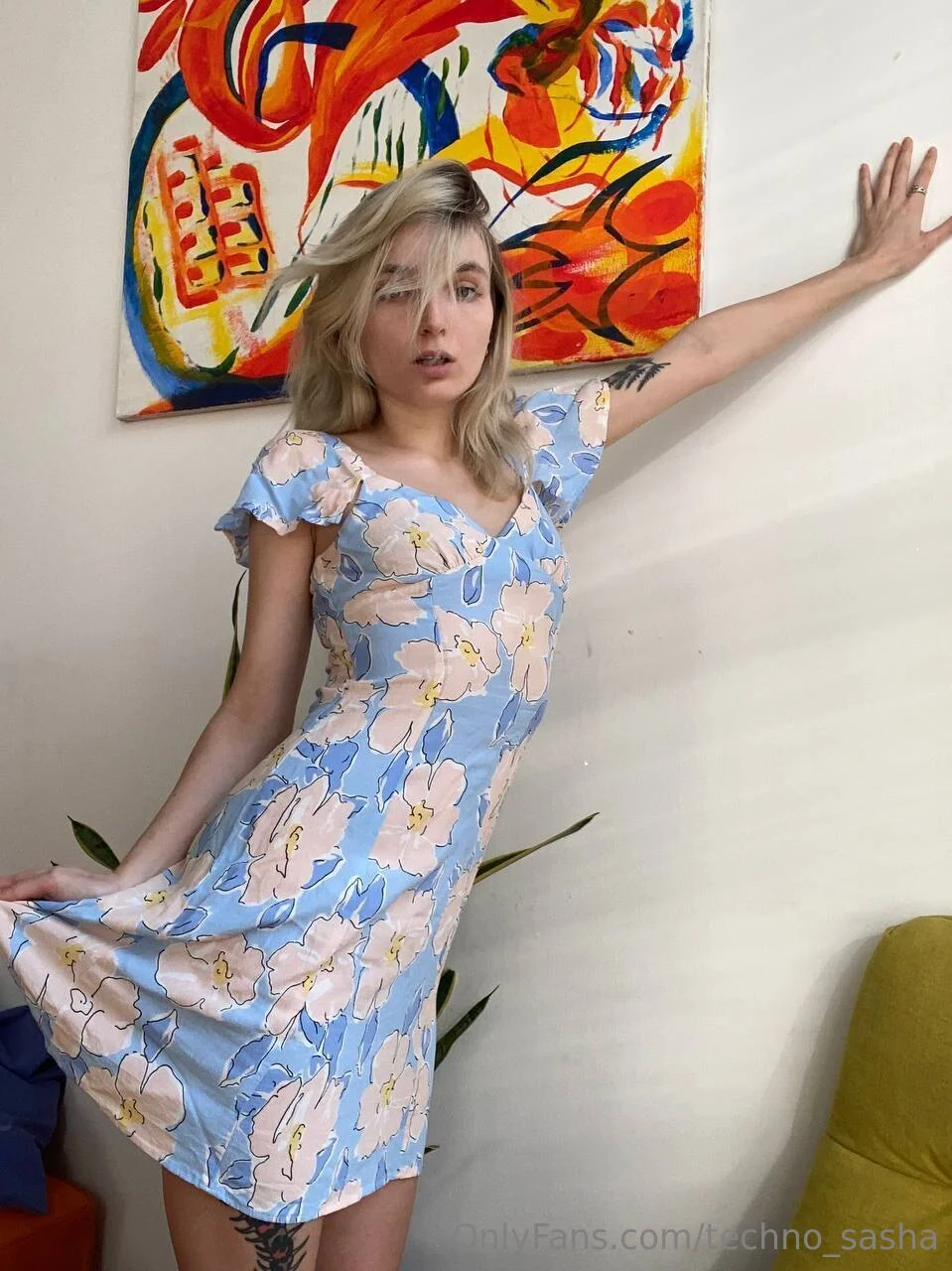 ꜱᴀɴɴʏ @techno_sasha crying twitter