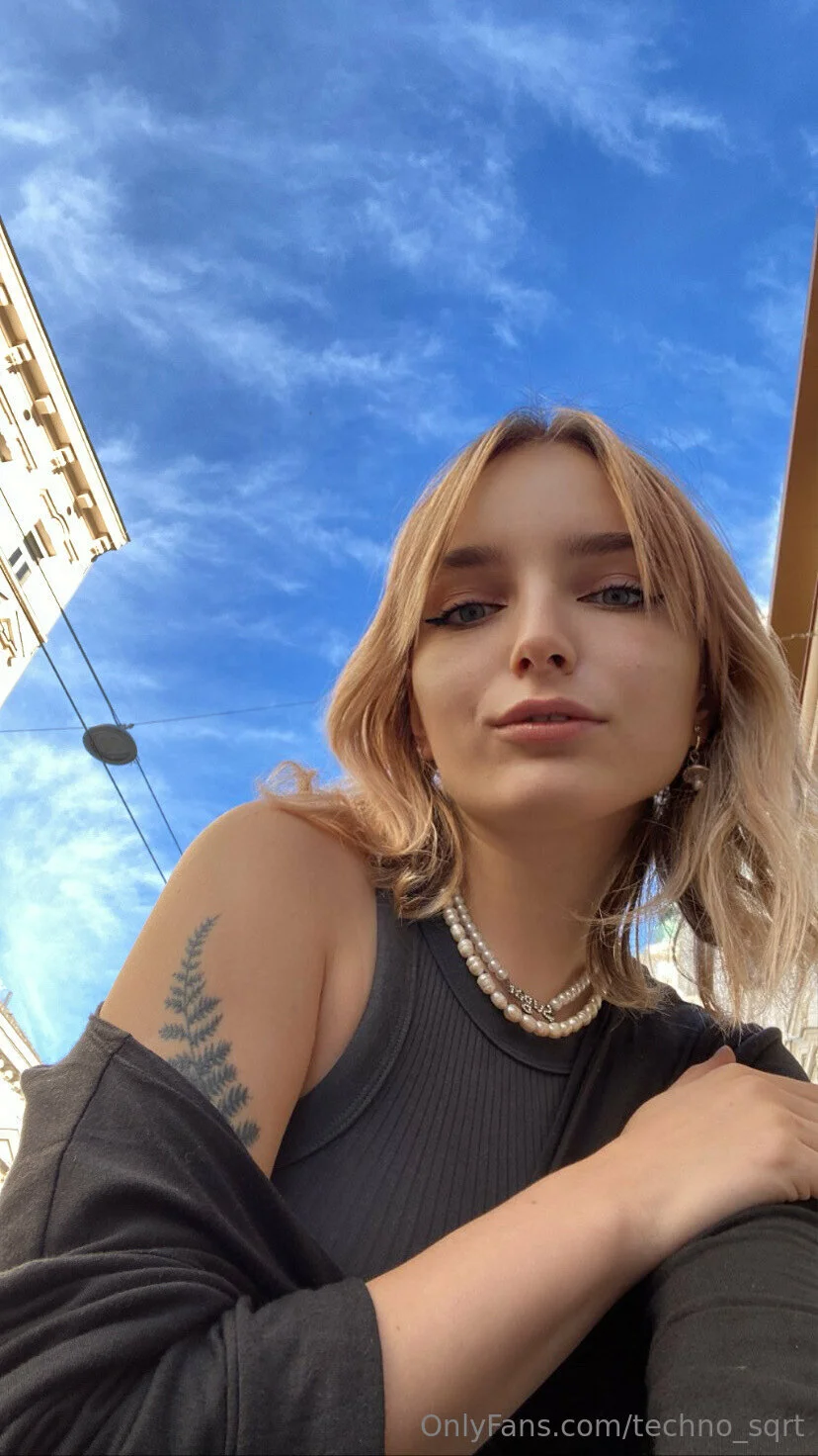 ꜱᴀɴɴʏ @techno_sasha jacob elordi red carpet