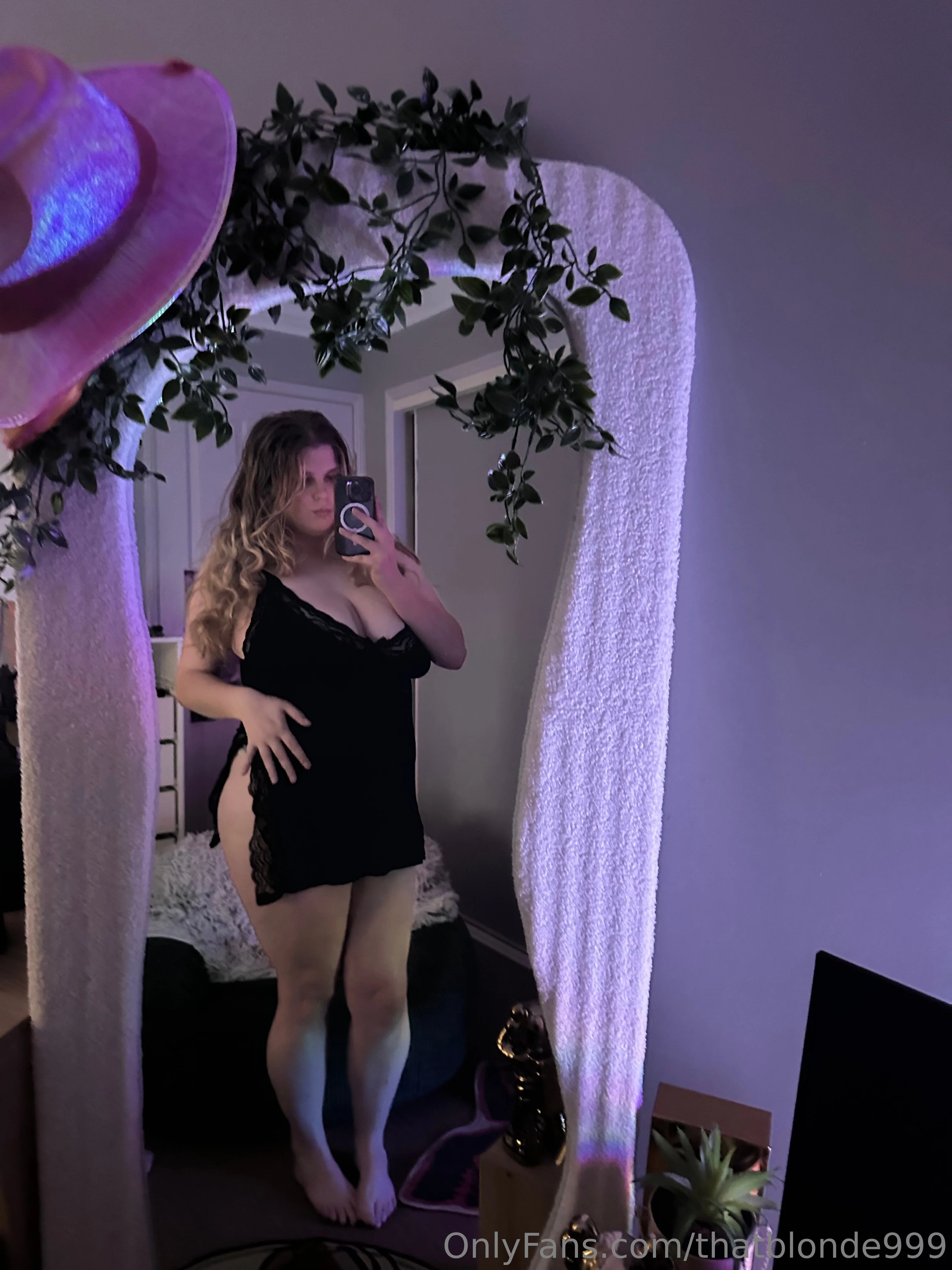 Mols @thatblonde999 selfies