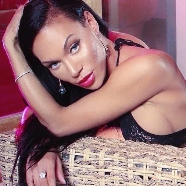 Mia Isabella ✨ masterbating