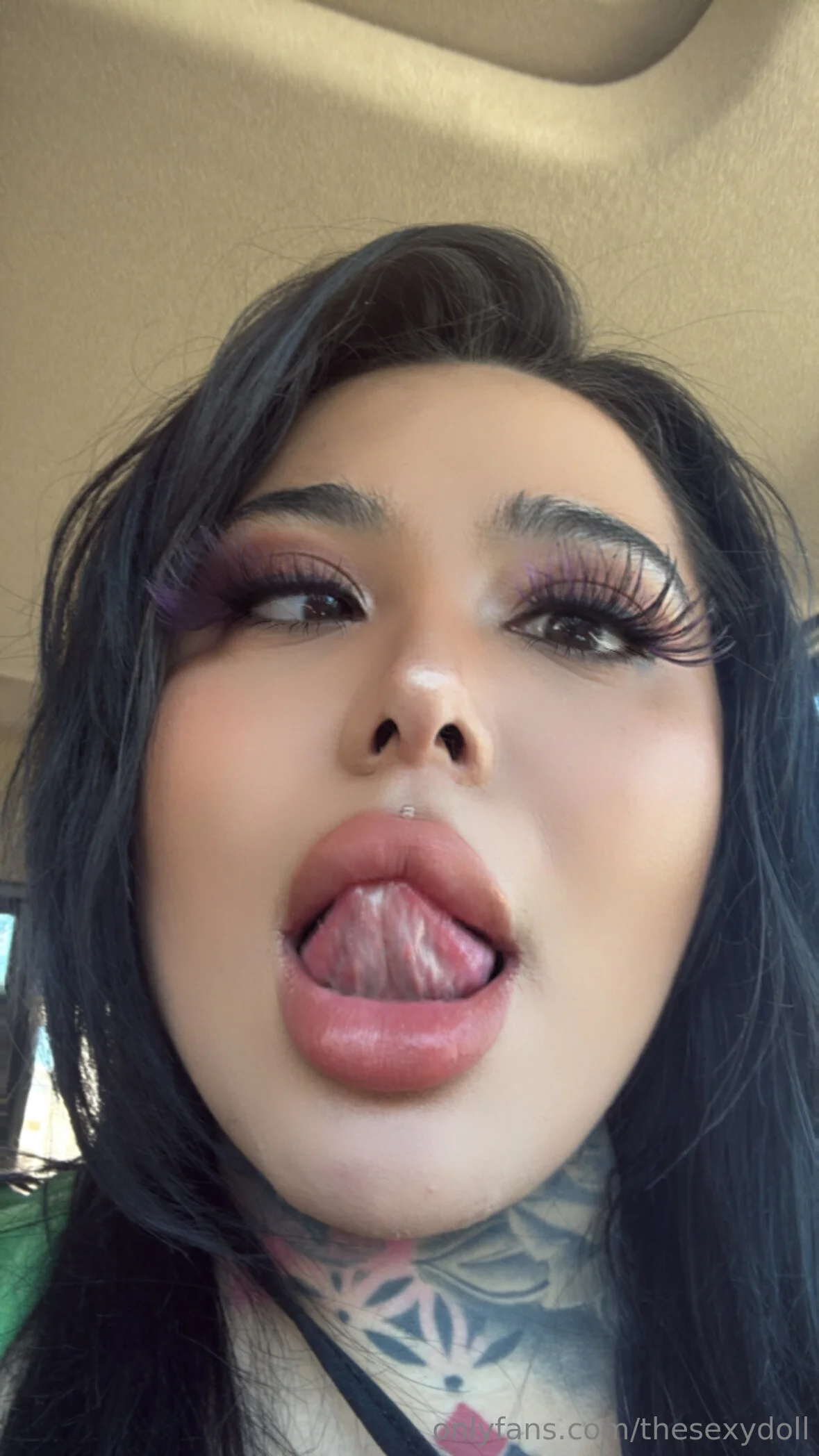 Gigi Bella 🦋 wrestle