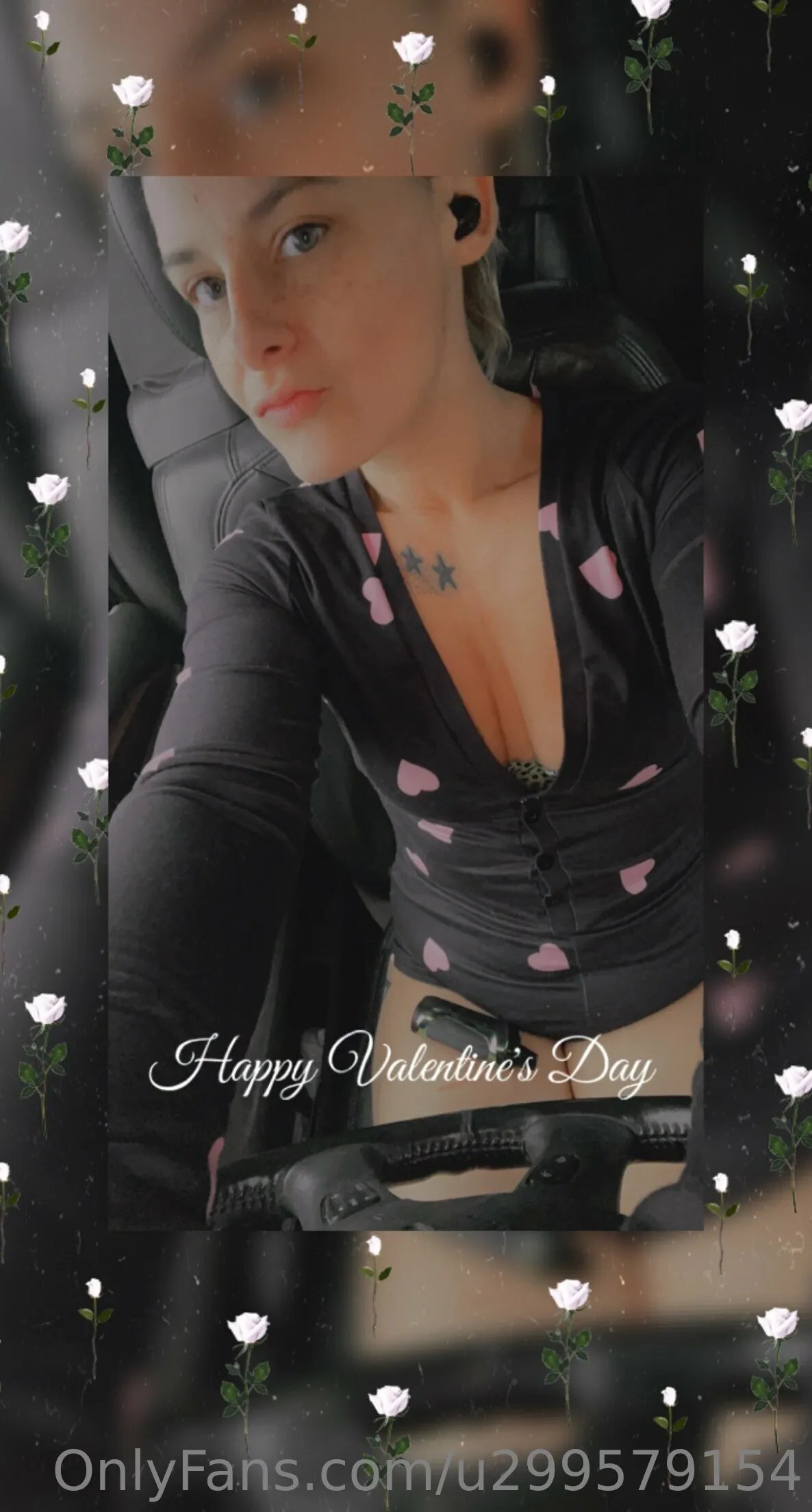 Tattooed momma 88 @thirsty420 holding paper