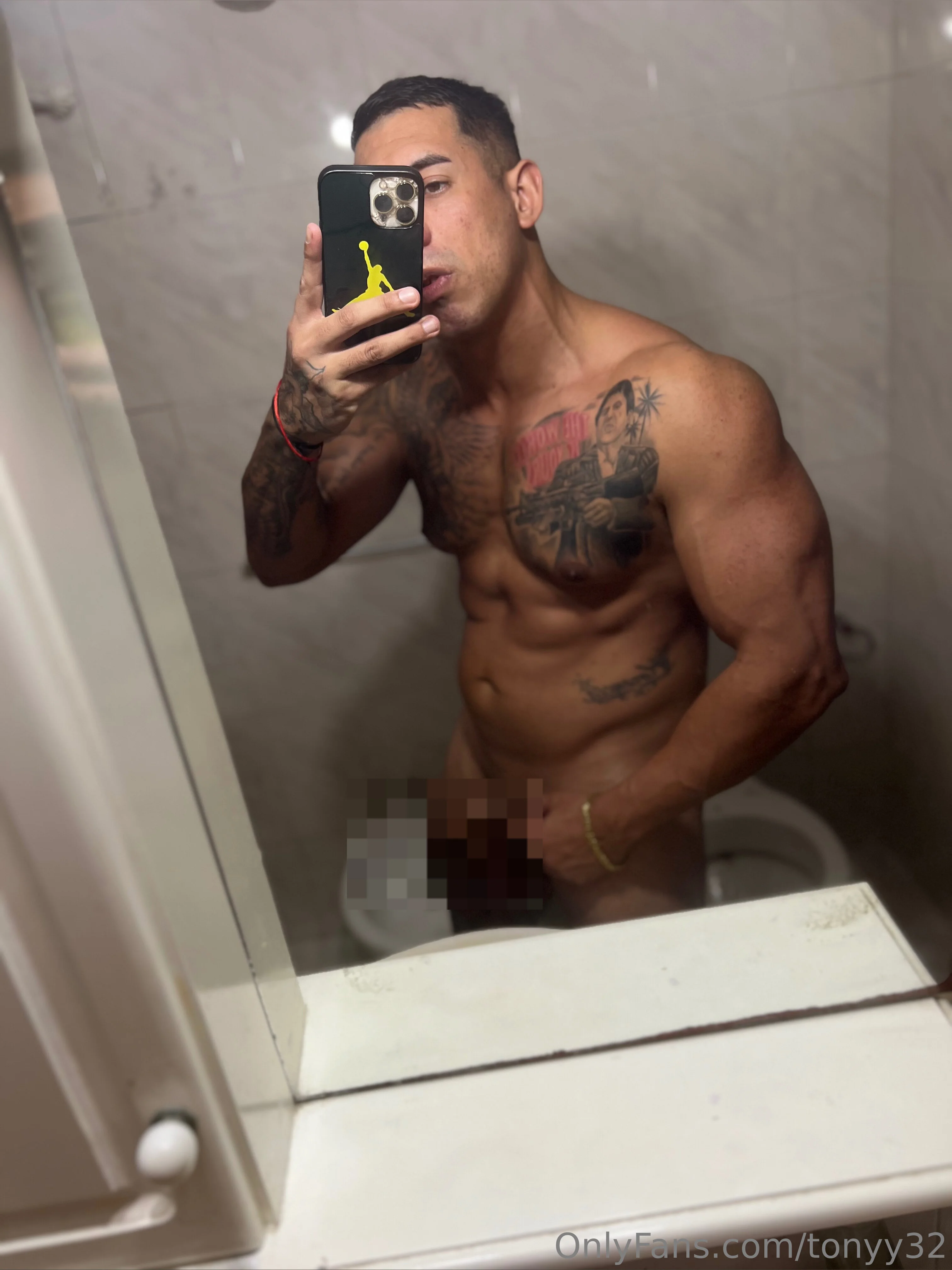 🤤MONTANA😈 @tonyy32 versus beyoncÃ©