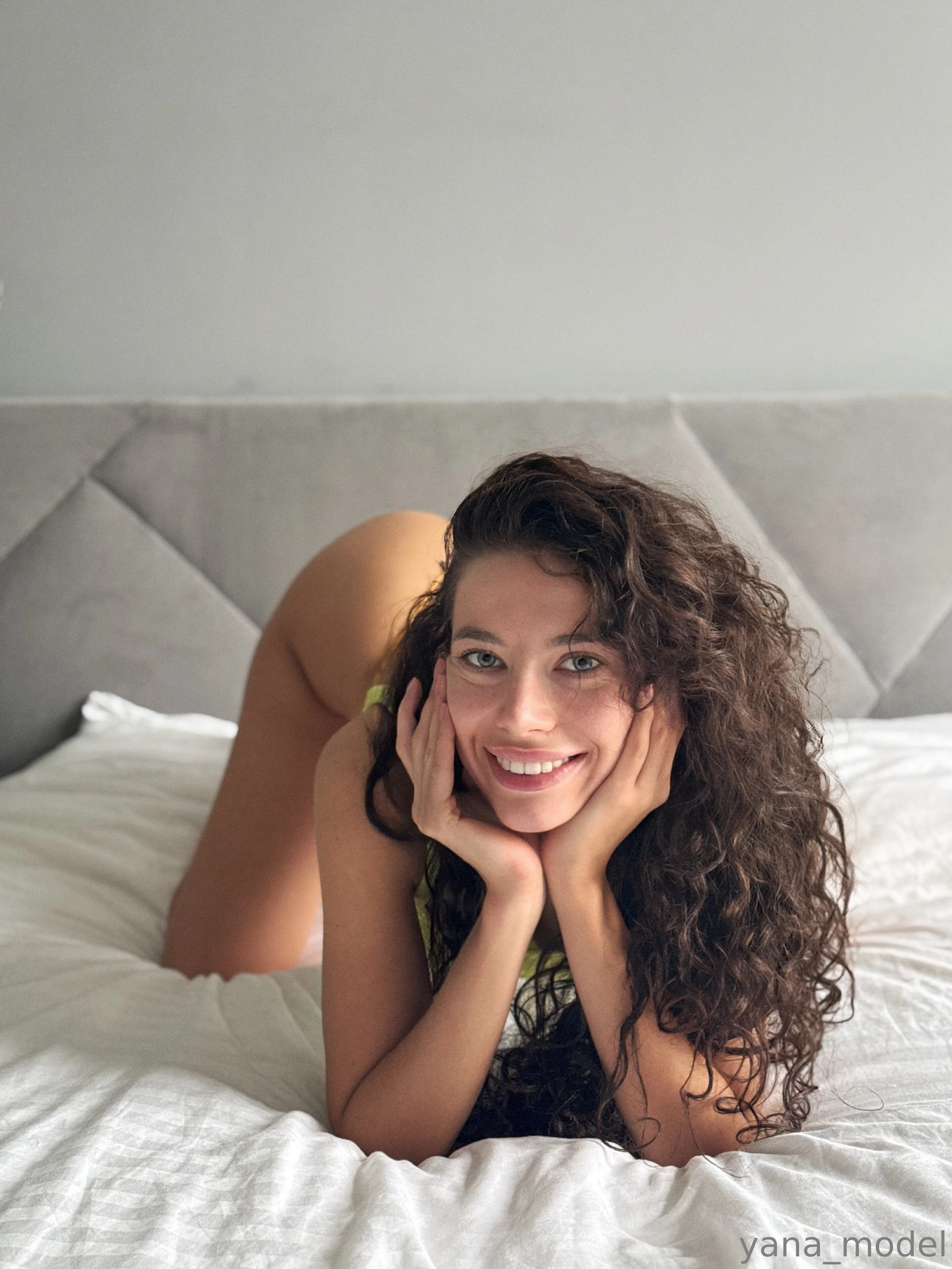 Yana Kucheryava 🍑 @twerk_model response to jeans