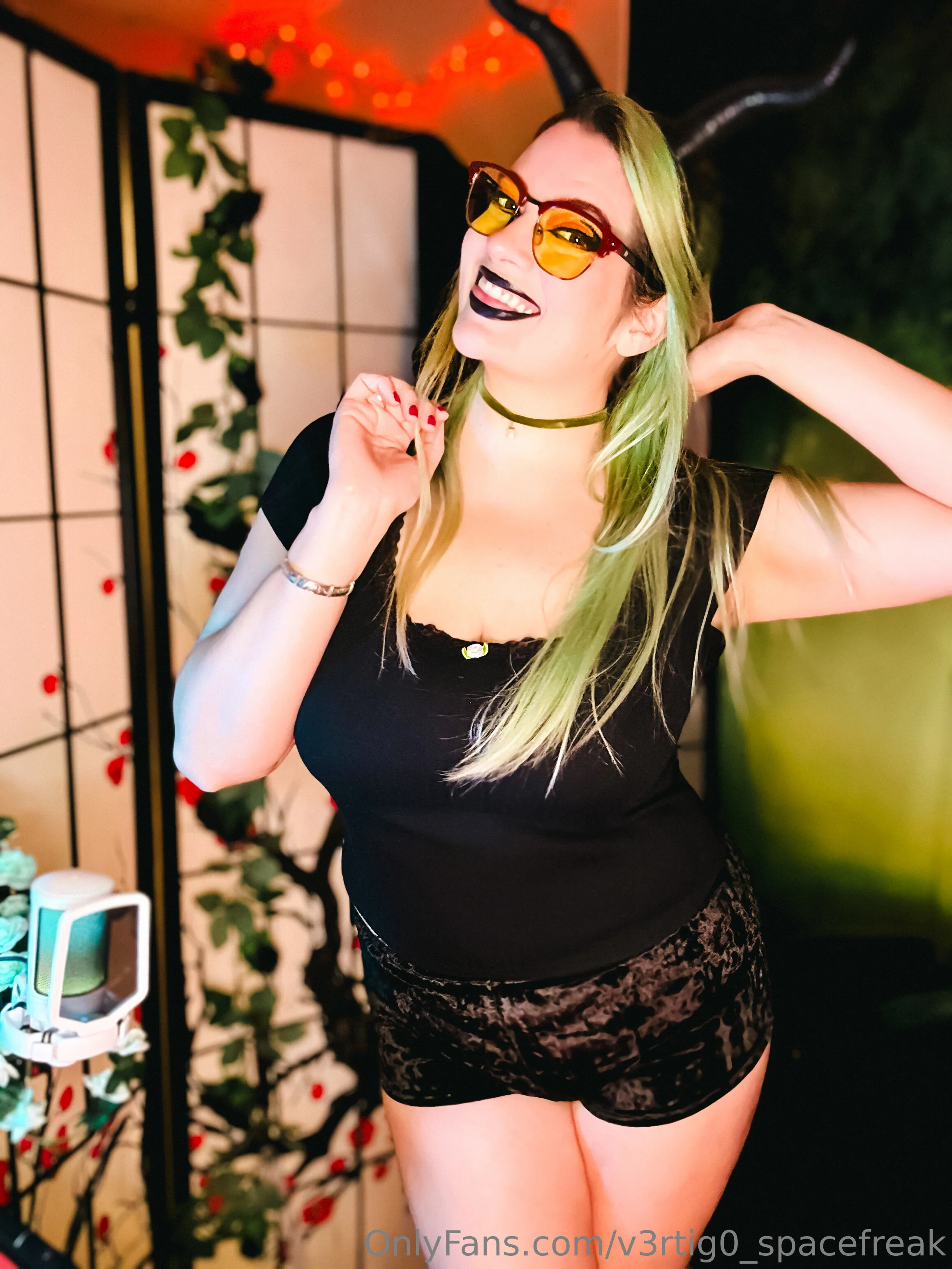 Vertigo 🖤✨️ @v3rtig0_spacefreak space party