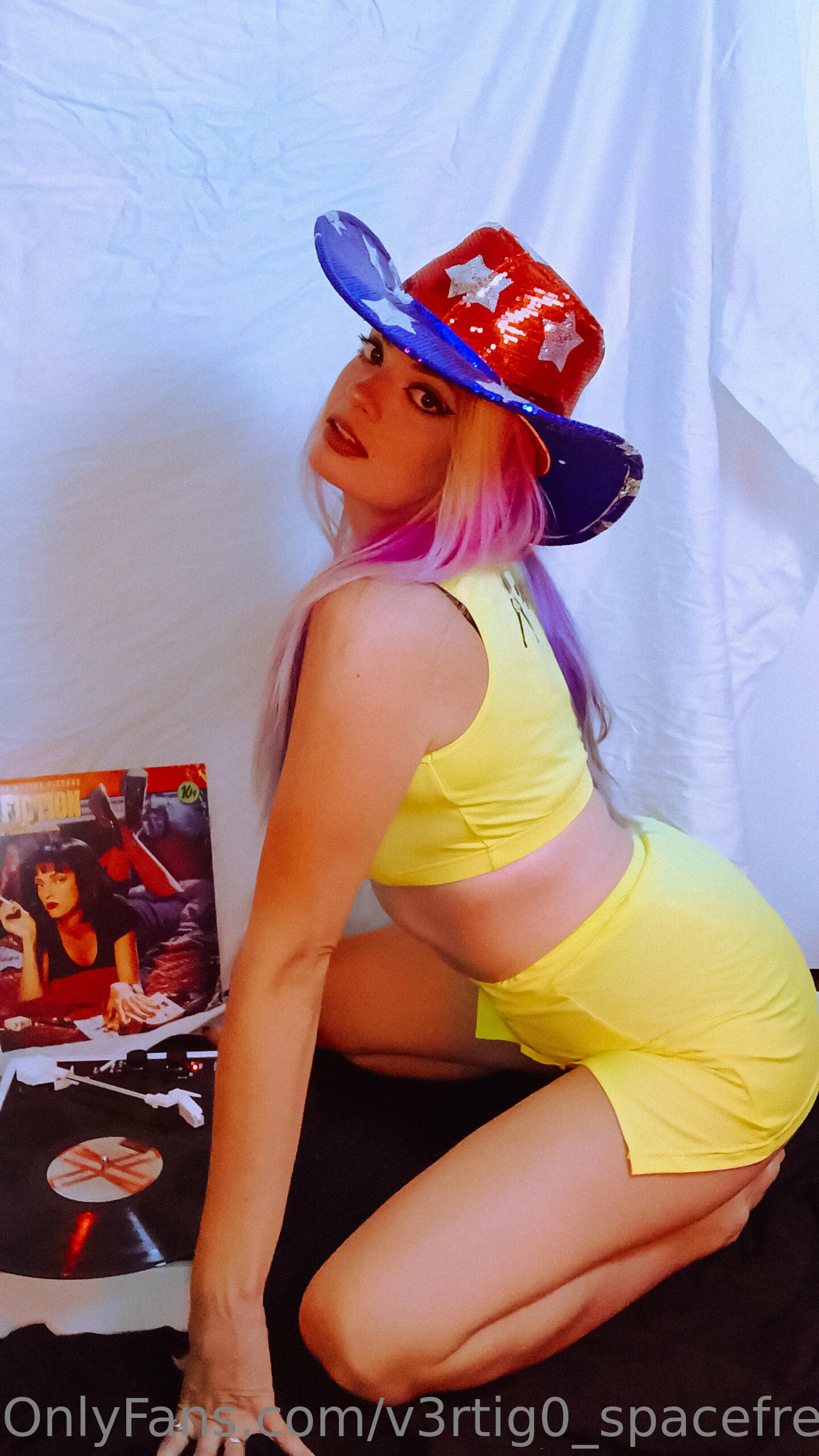 Vertigo 🖤✨️ @v3rtig0_spacefreak hiking