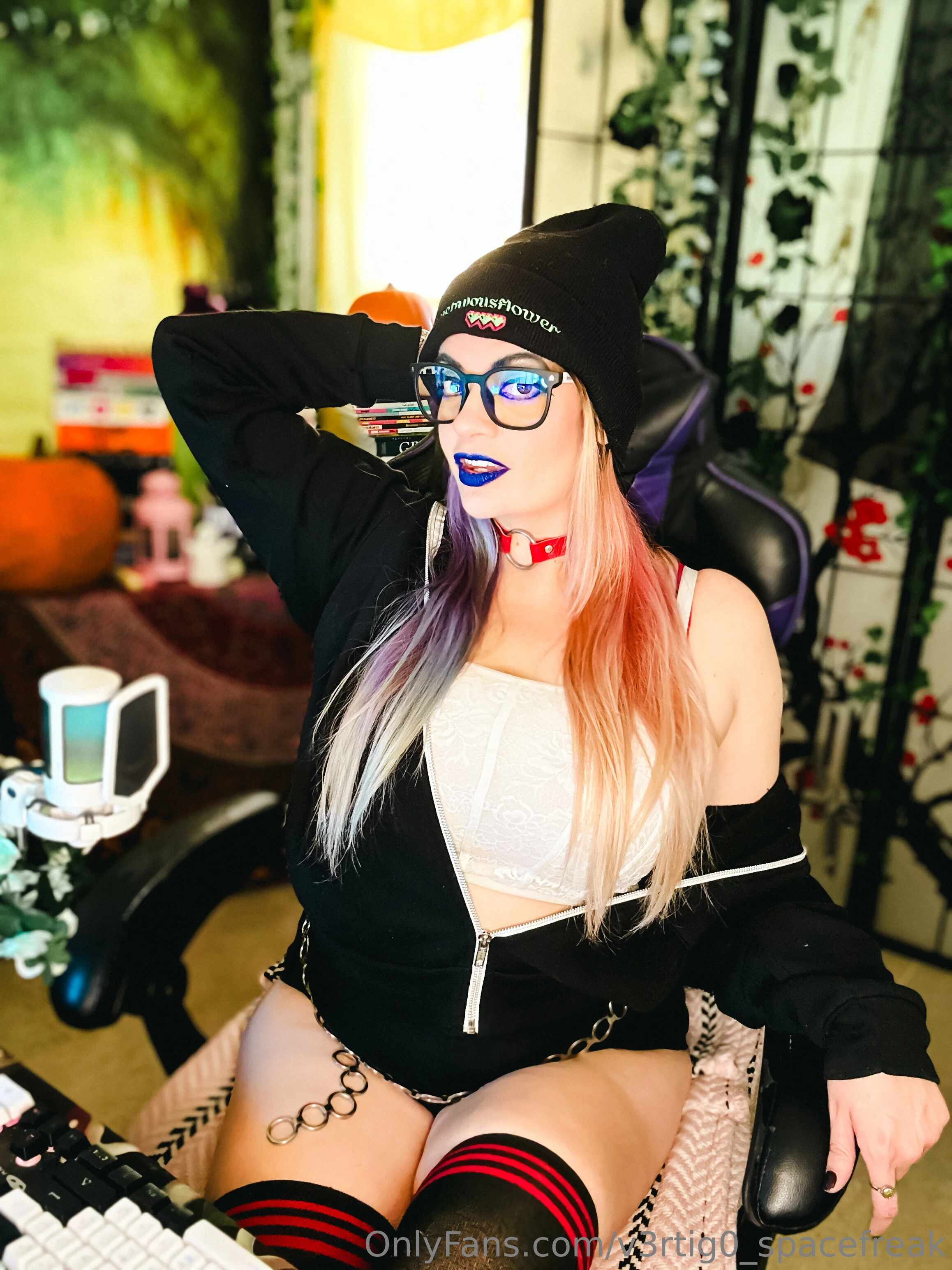 Vertigo 🖤✨️ @v3rtig0_spacefreak voyages photoshoot