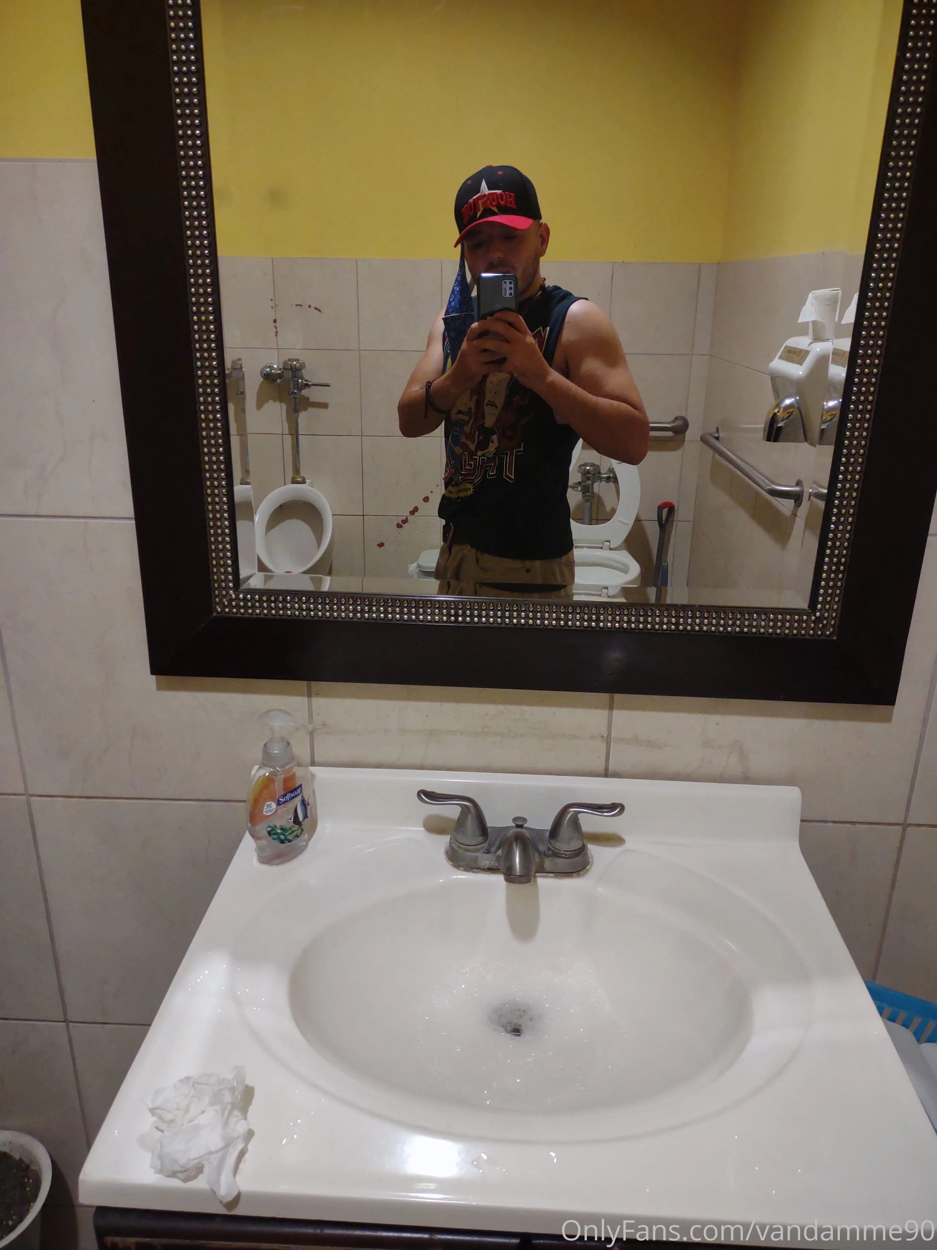 VanDamned90 @vandamned90 daddy