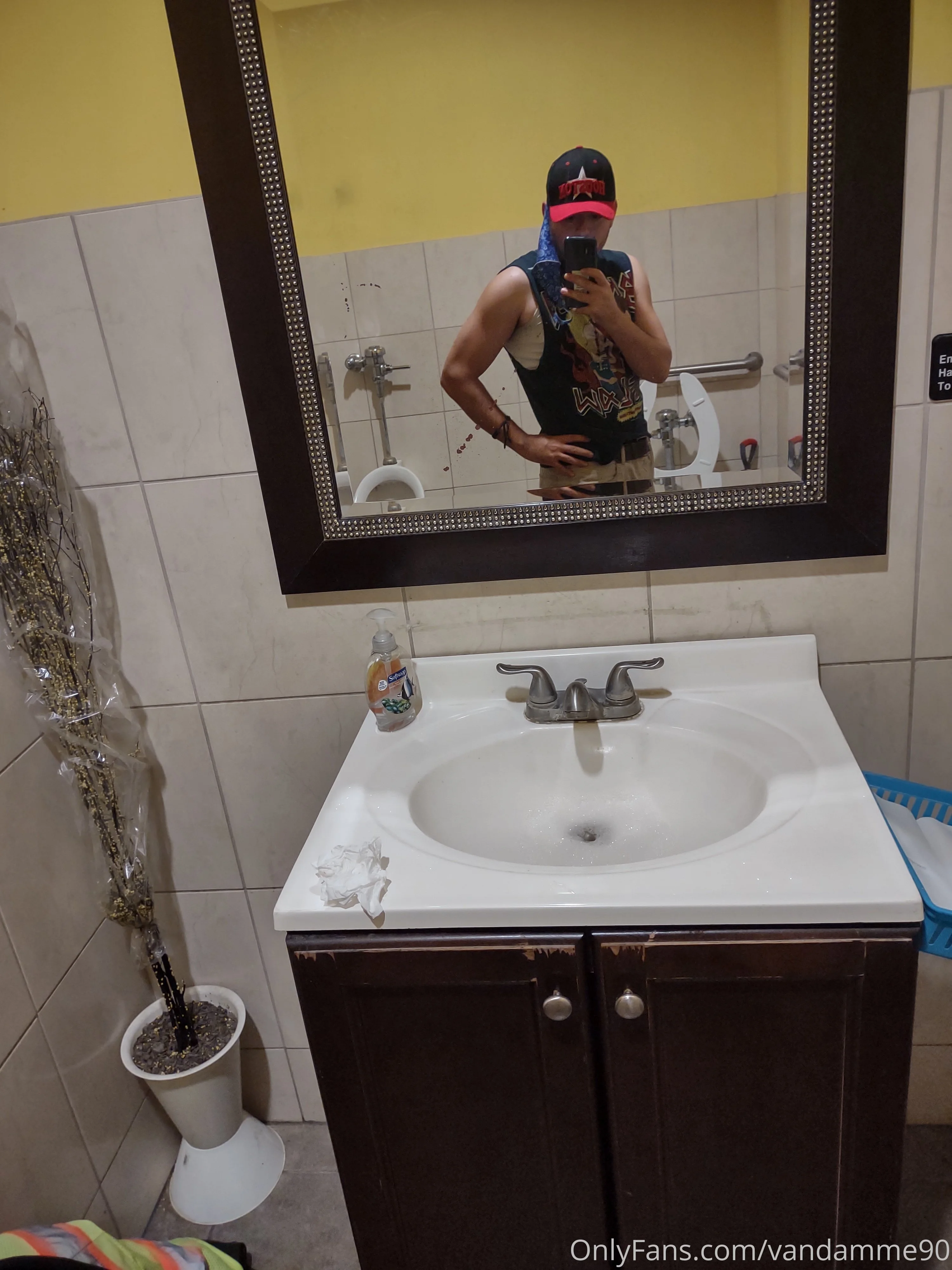 VanDamned90 @vandamned90 bdsm