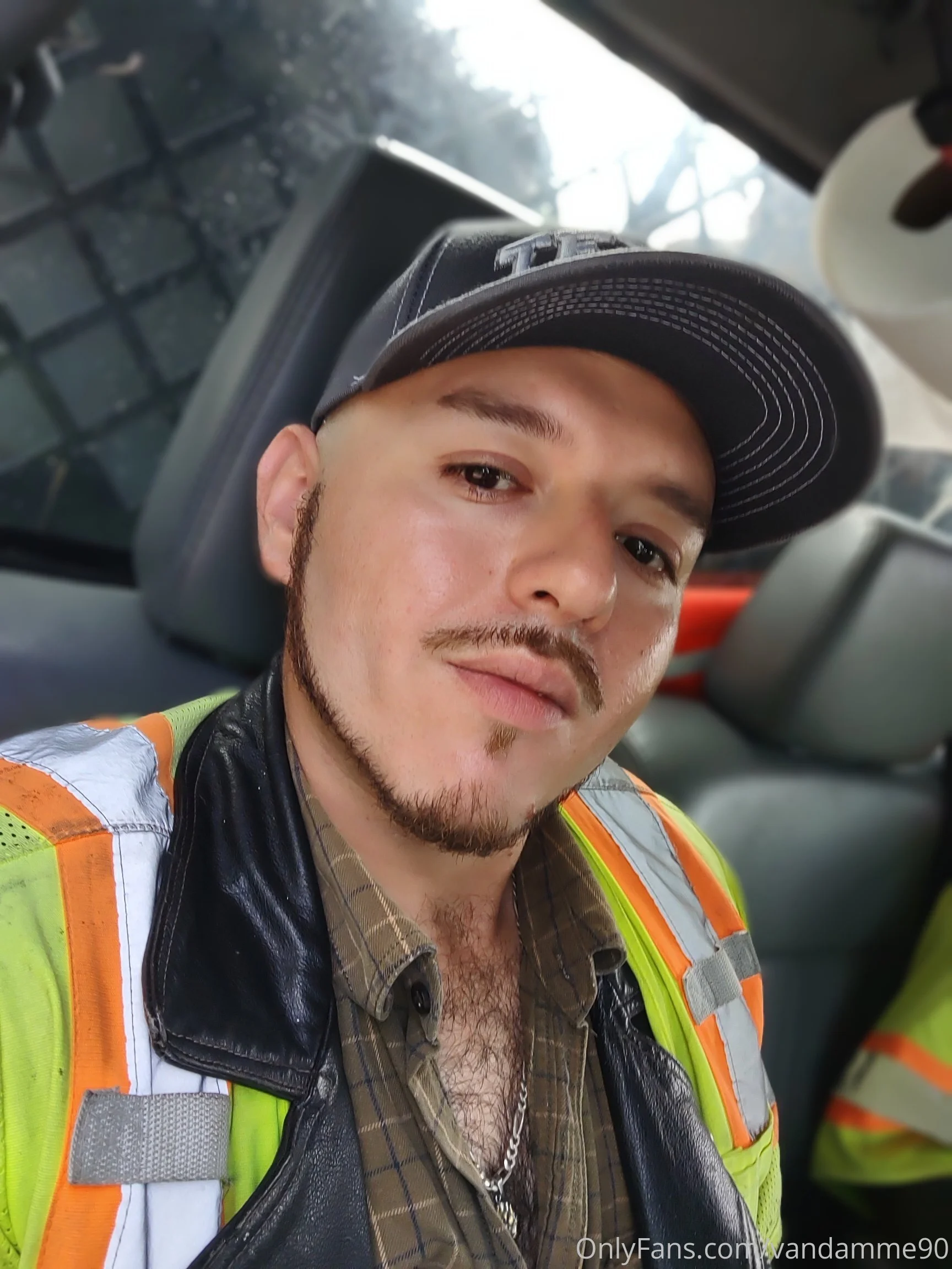 VanDamned90 @vandamned90 stepmom