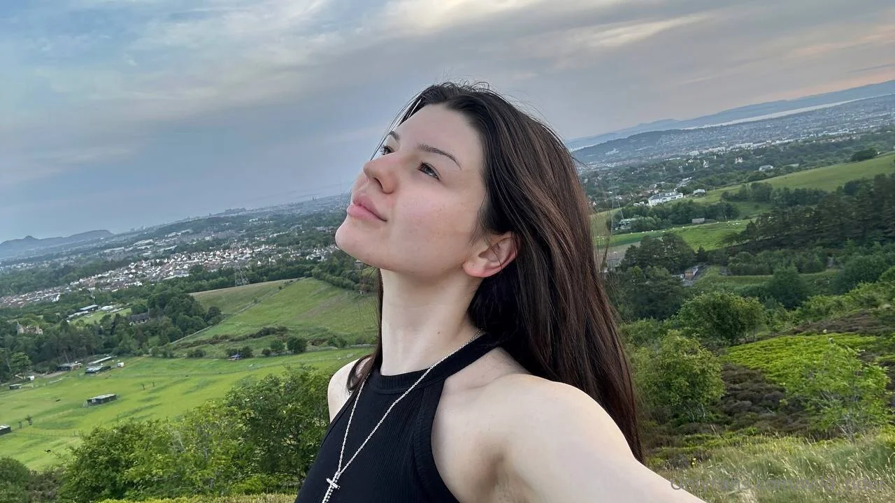 Milana ❄️ Christmas mood ☃️🎄 jean picture