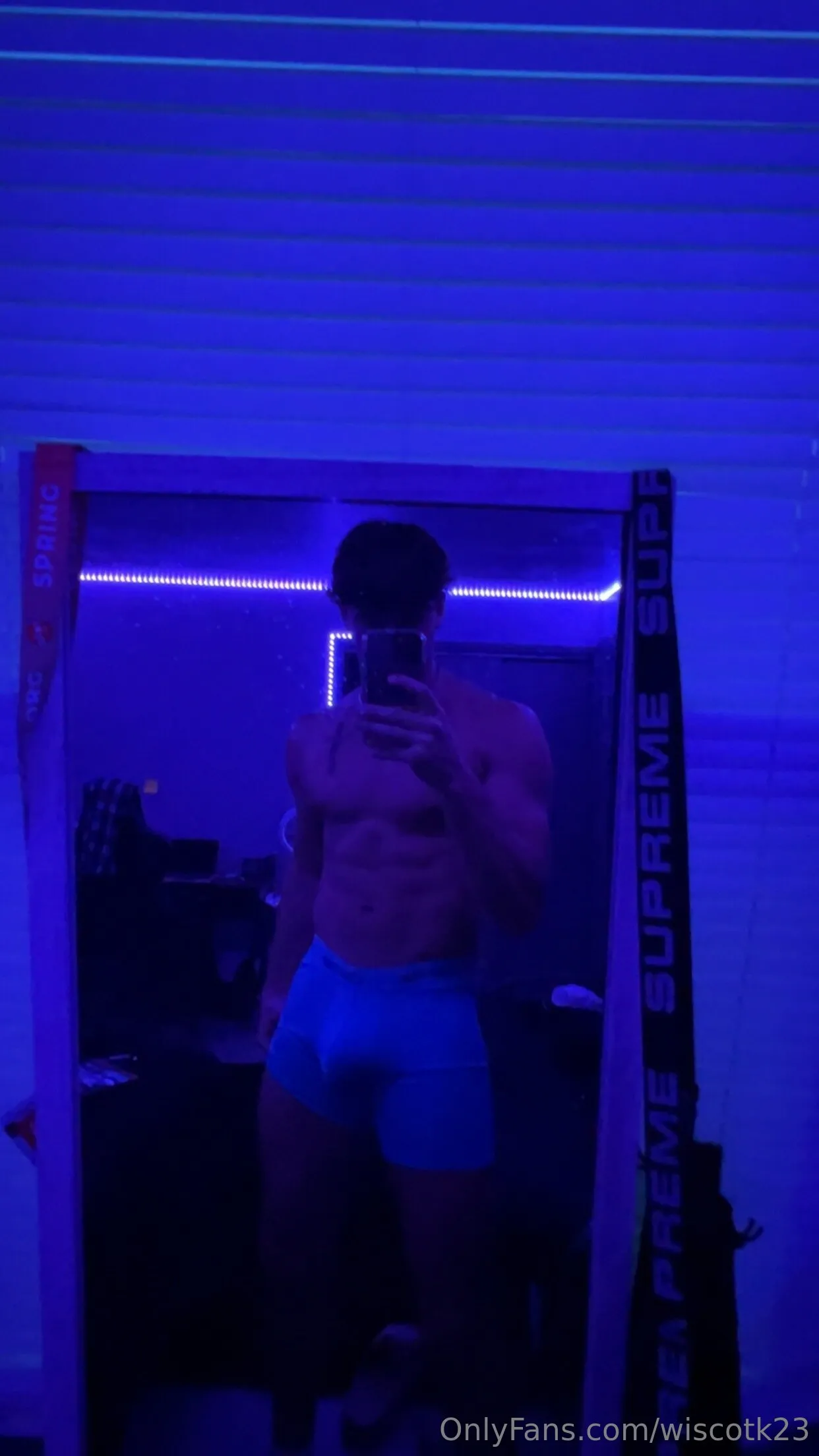 freshly 18 pics were posted… check your messages 😏👀