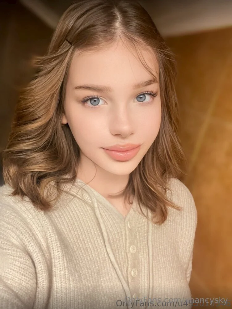 Nancy Sky ⭐️ @xnancysky hallway