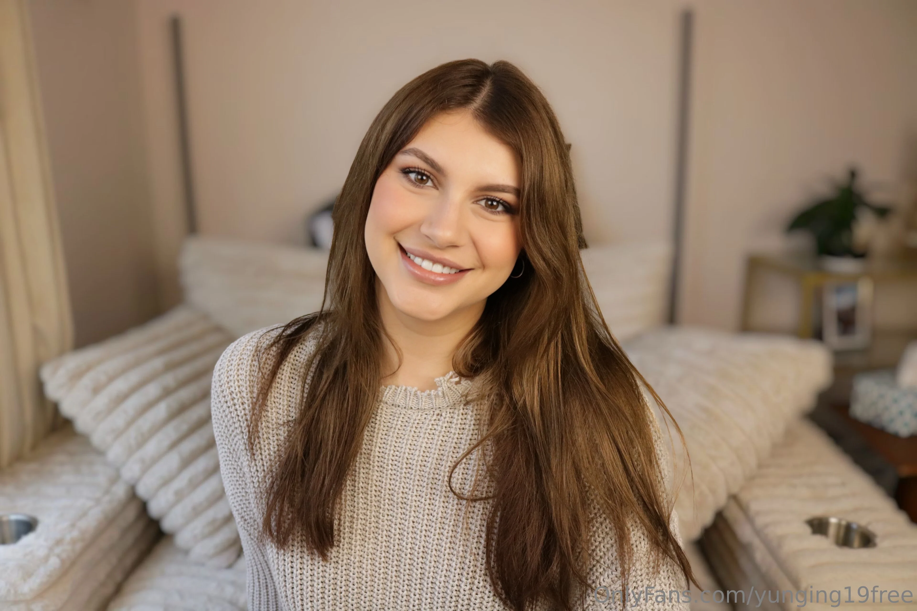 Ashley Elizabeth FREE @yunging19free anyone but you brown dress