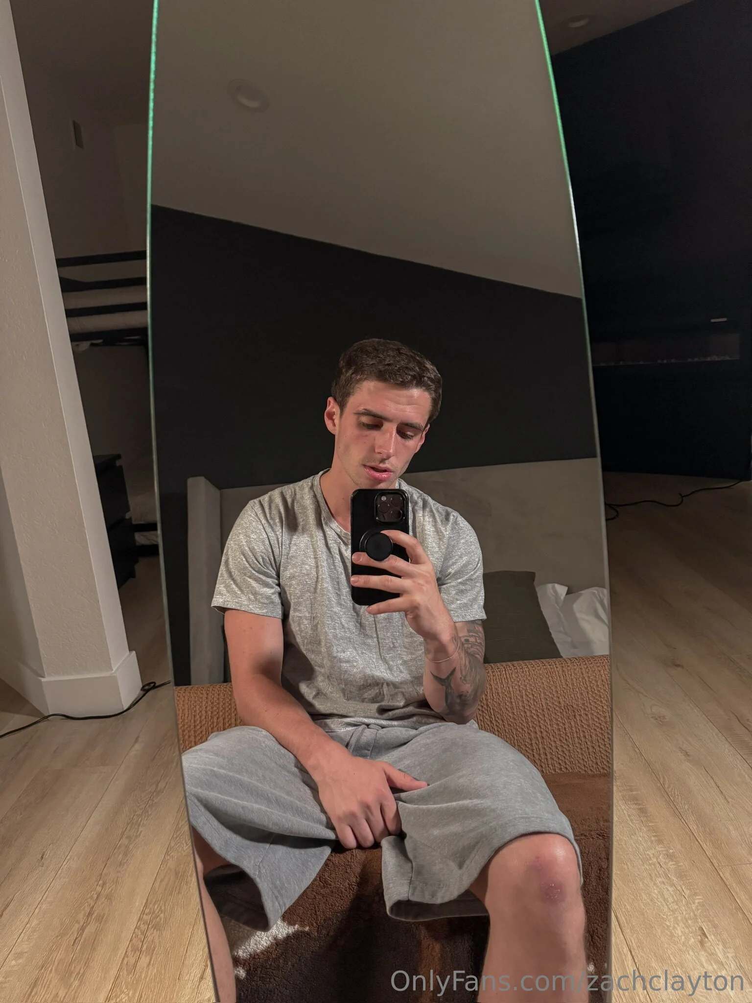 Zach 👅 red lipstick