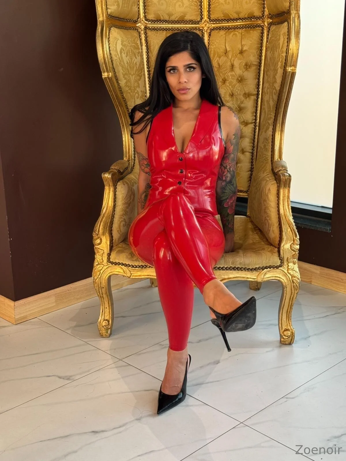 Mistress Zoe @zoenoir dad thinks im mom