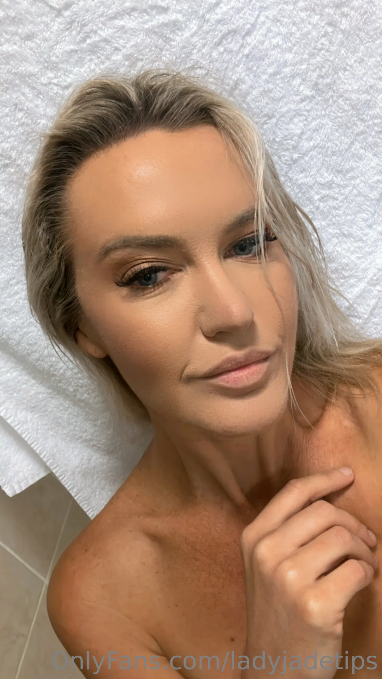 LadyJade @itsmisslj wrestle