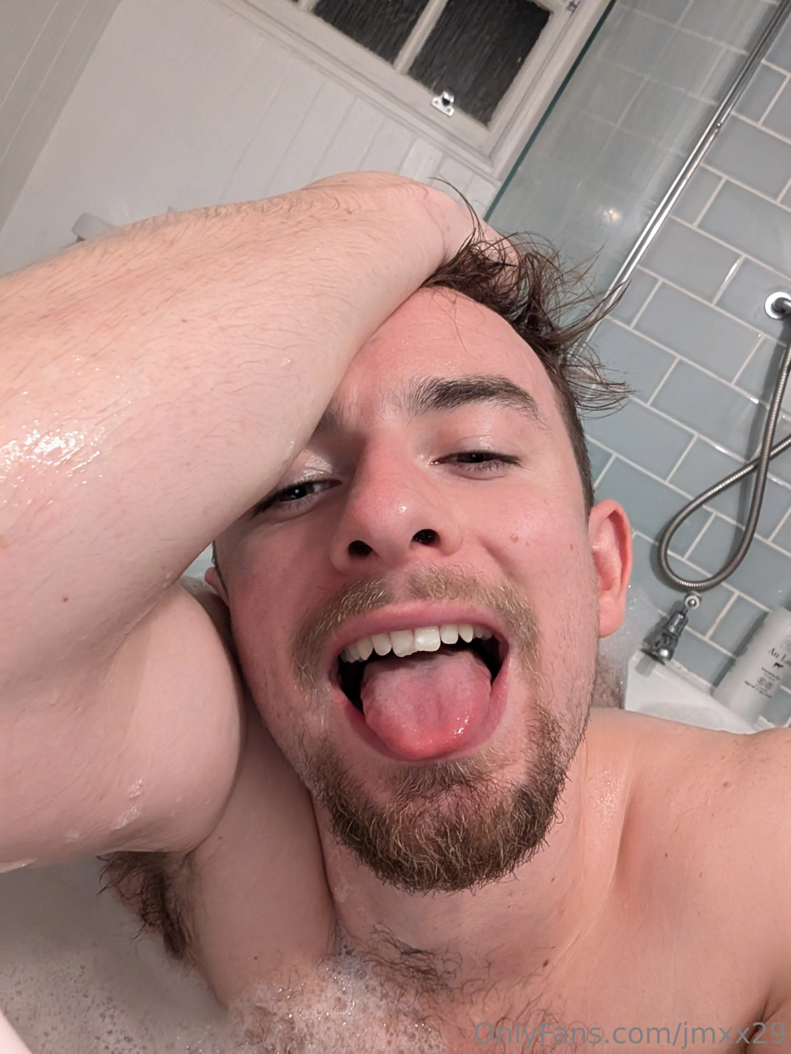 Who wants to take a bath with me? 🥵