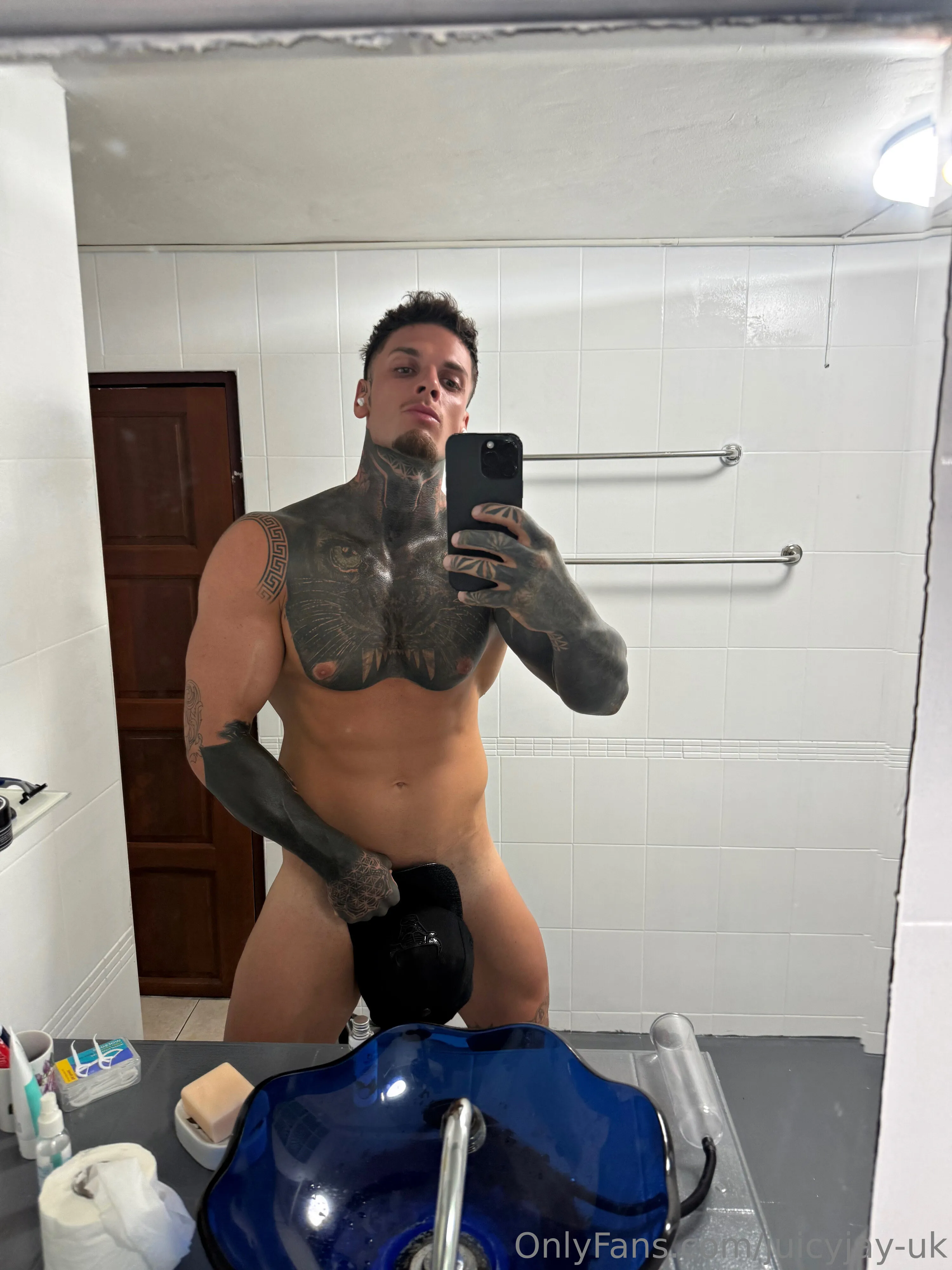 Horny? Send me a tip I will show you something…