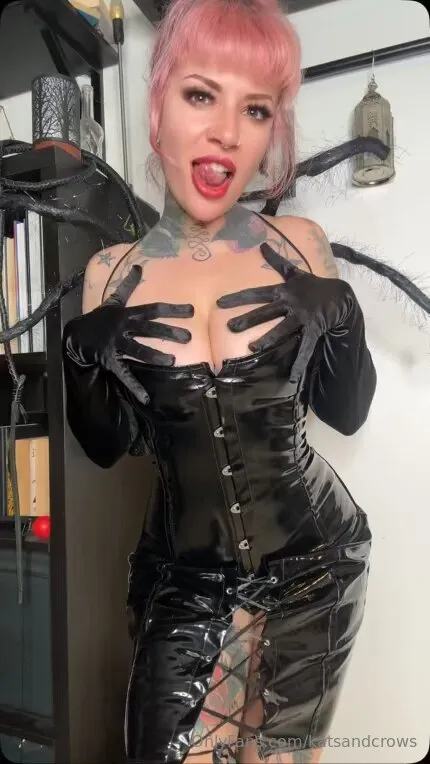 REBECCA CROW🩵FREE PAGE! @katsandcrows lactating