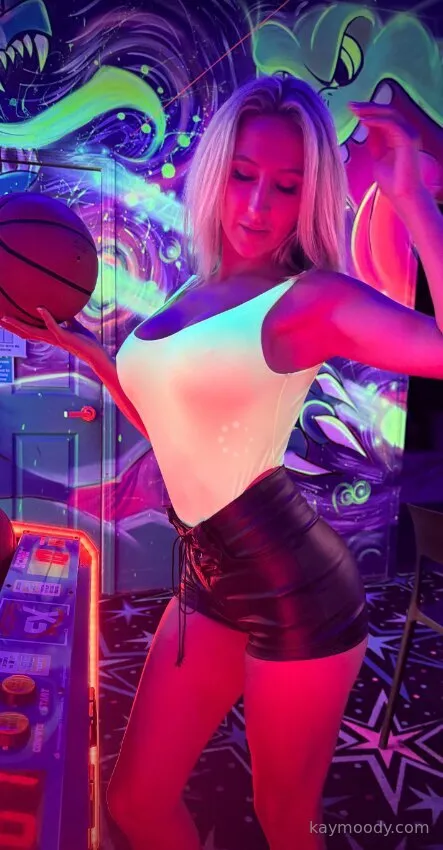 what do you think 💦 would look like under these lights