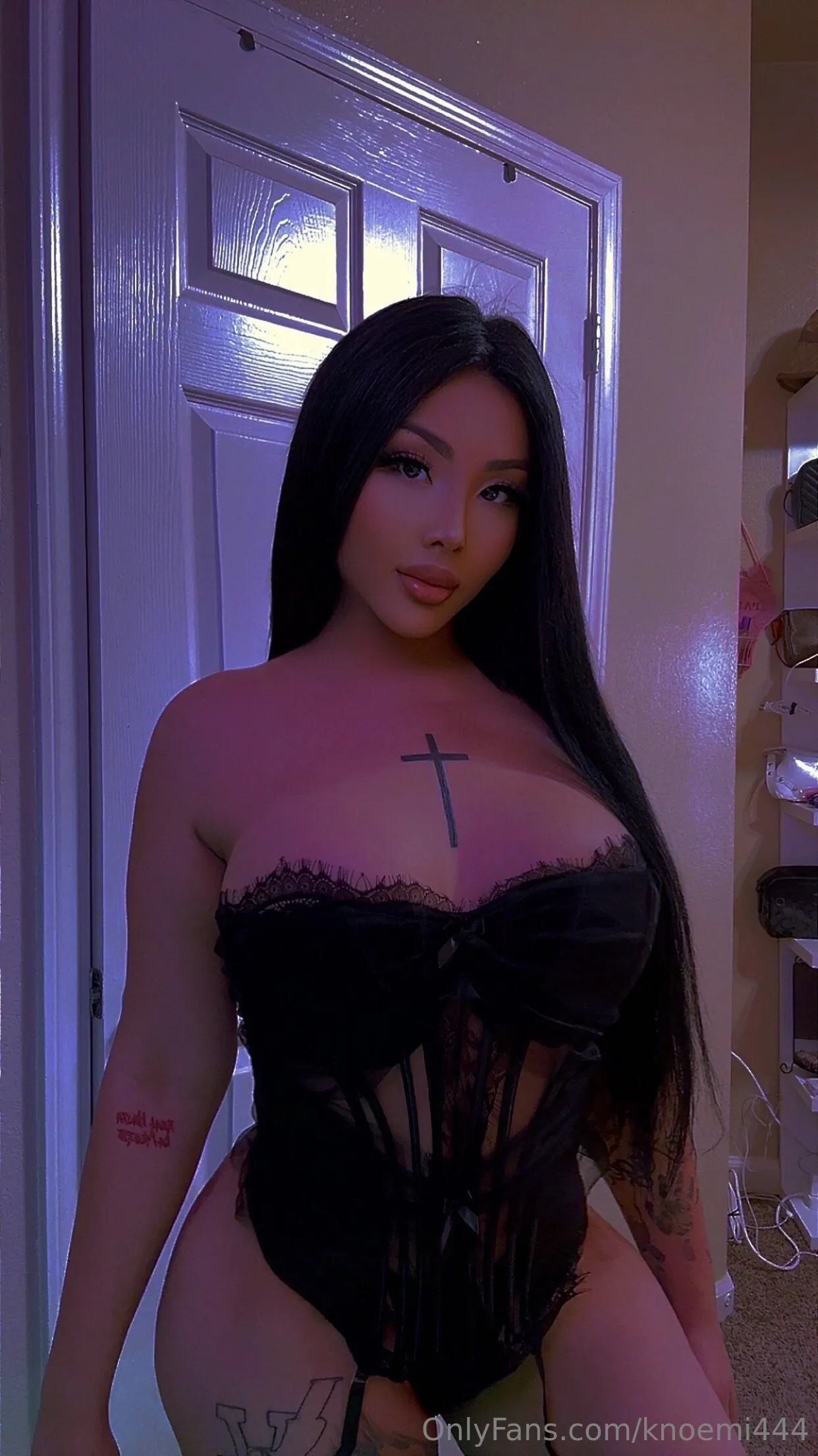 Knoemi pussy