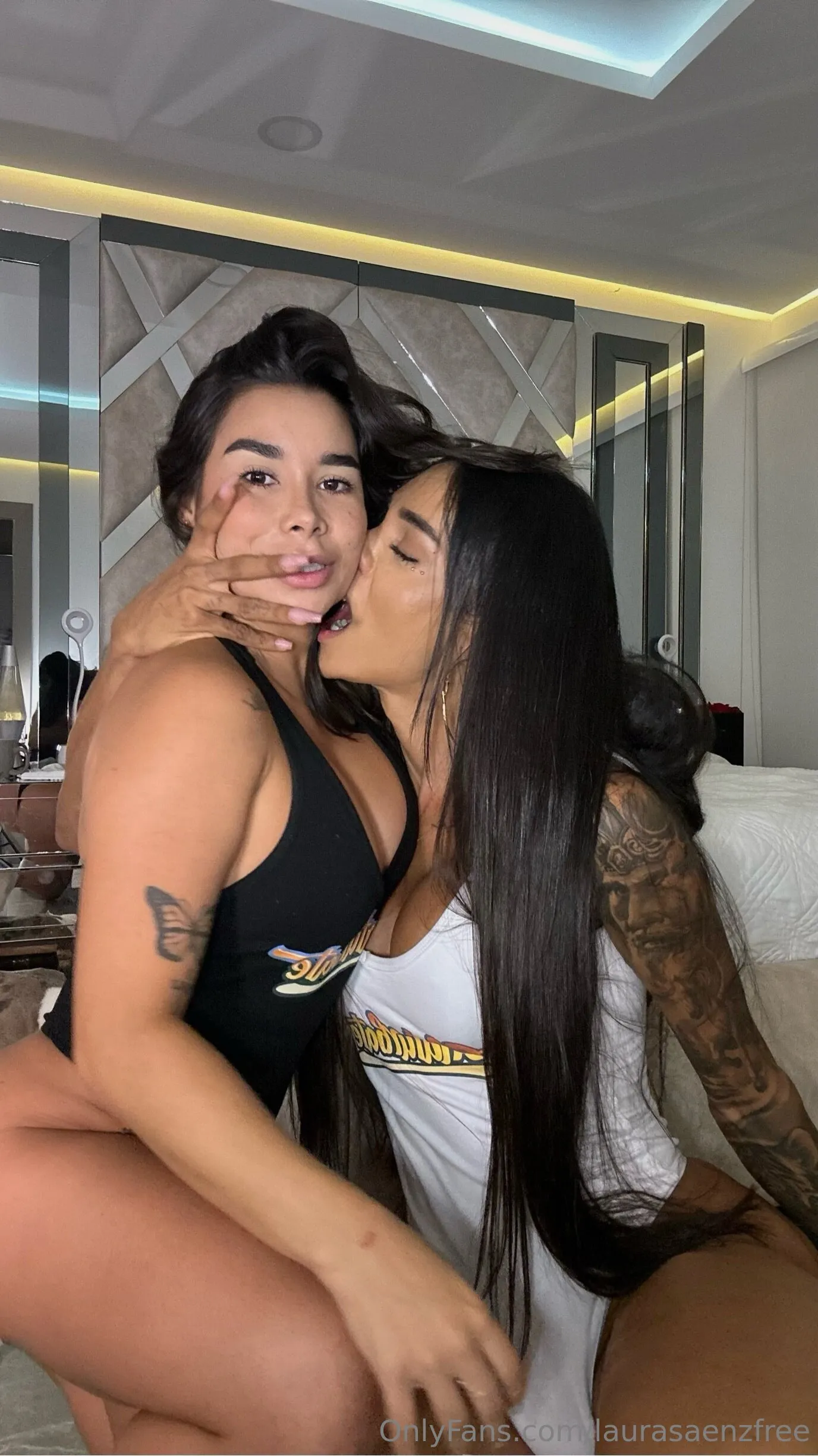 🚨 See you tomorrow, Sunday, June 2, 10:00 am (GMT-5) 📍On @chaturbate  I will be happy to celebrate my birthday with my b