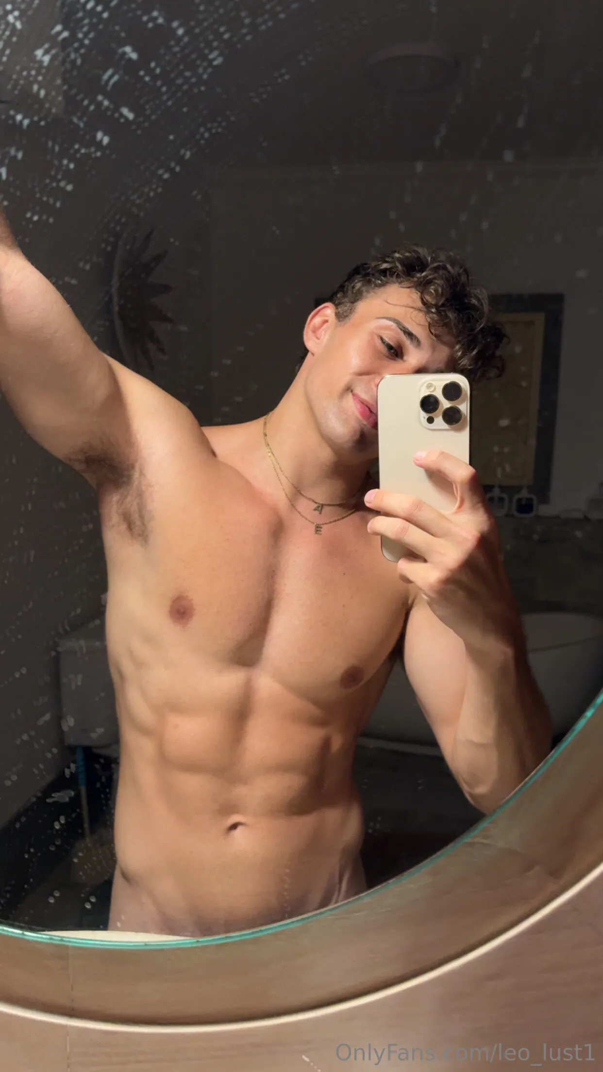 Don’t mention the dirty mirror… or else (very dom voice) 😂