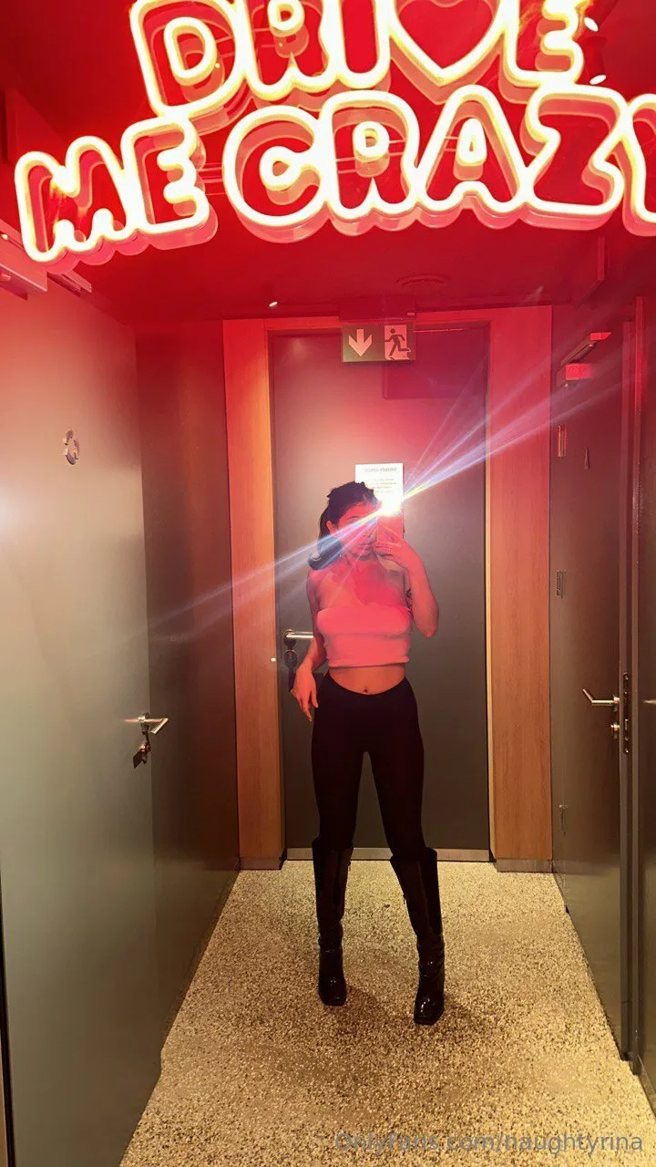 LexiMontana😈🍒 @leximontana id card