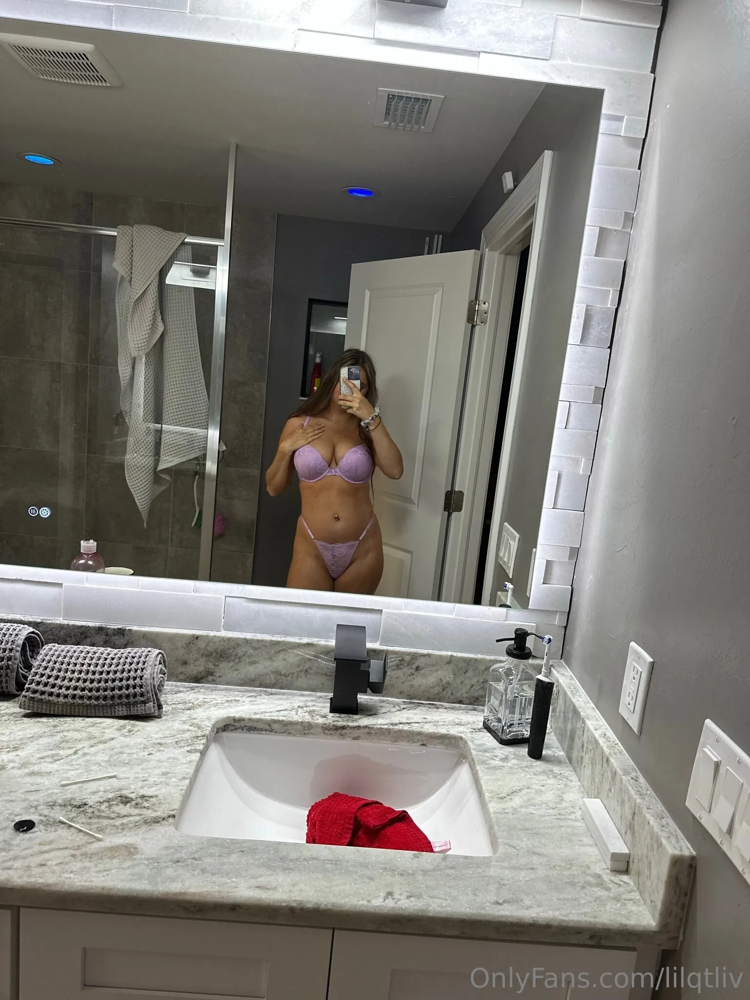 YOUR GF💗 LIV 💗 police