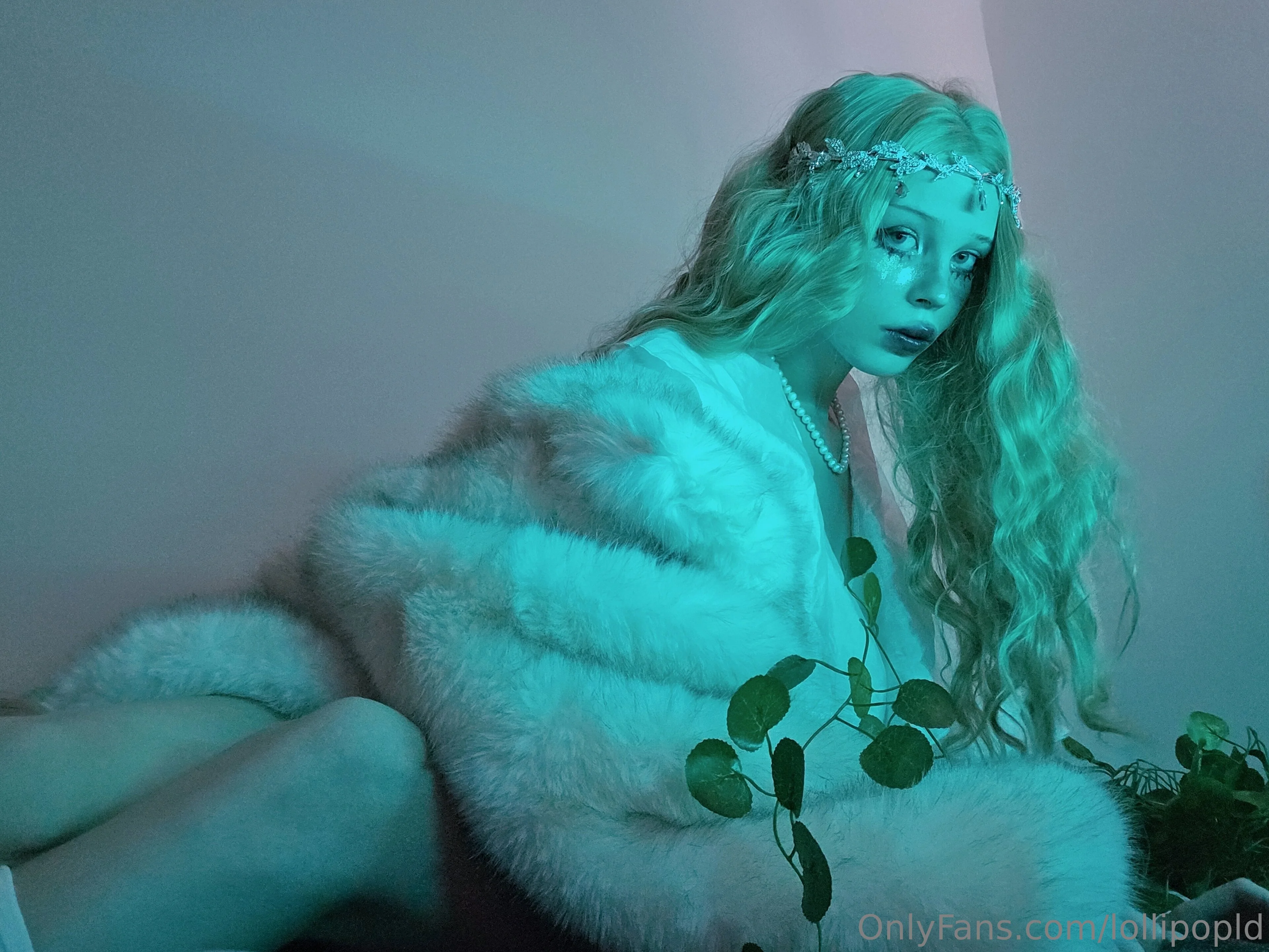 Do you ever feel like the universe is whispering secrets to you? 💫Little coincidences, signs, feelings — like it’s guidi