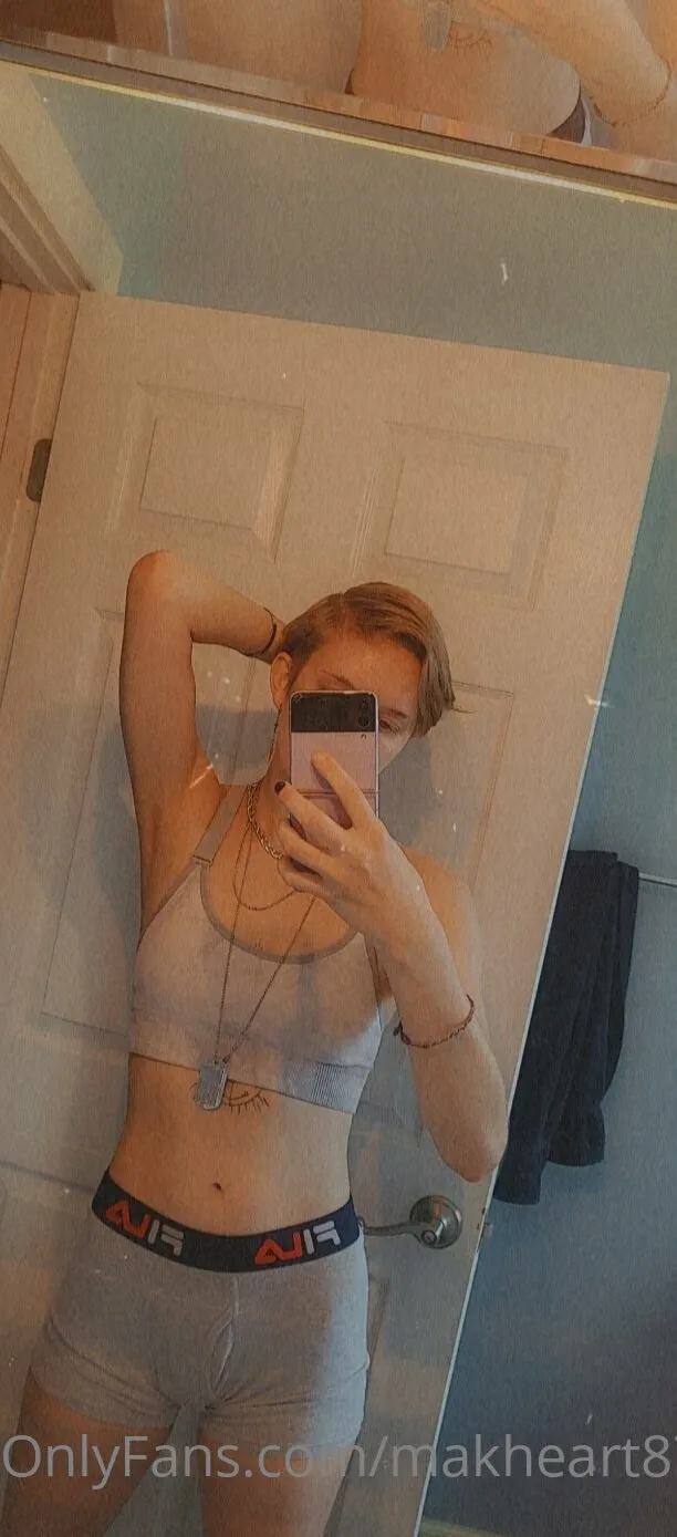 McKenzie Heart @makheart87 lil_midgetbaddie