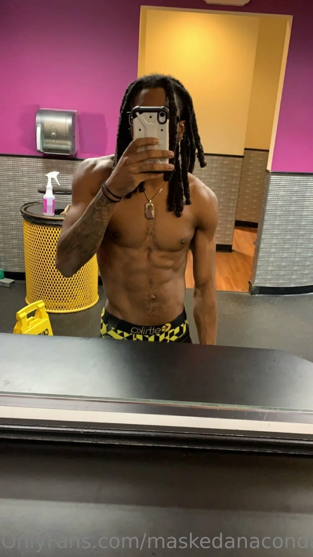 Mr ANACONDA🍆💦 @maskedanacondaaaa selfie