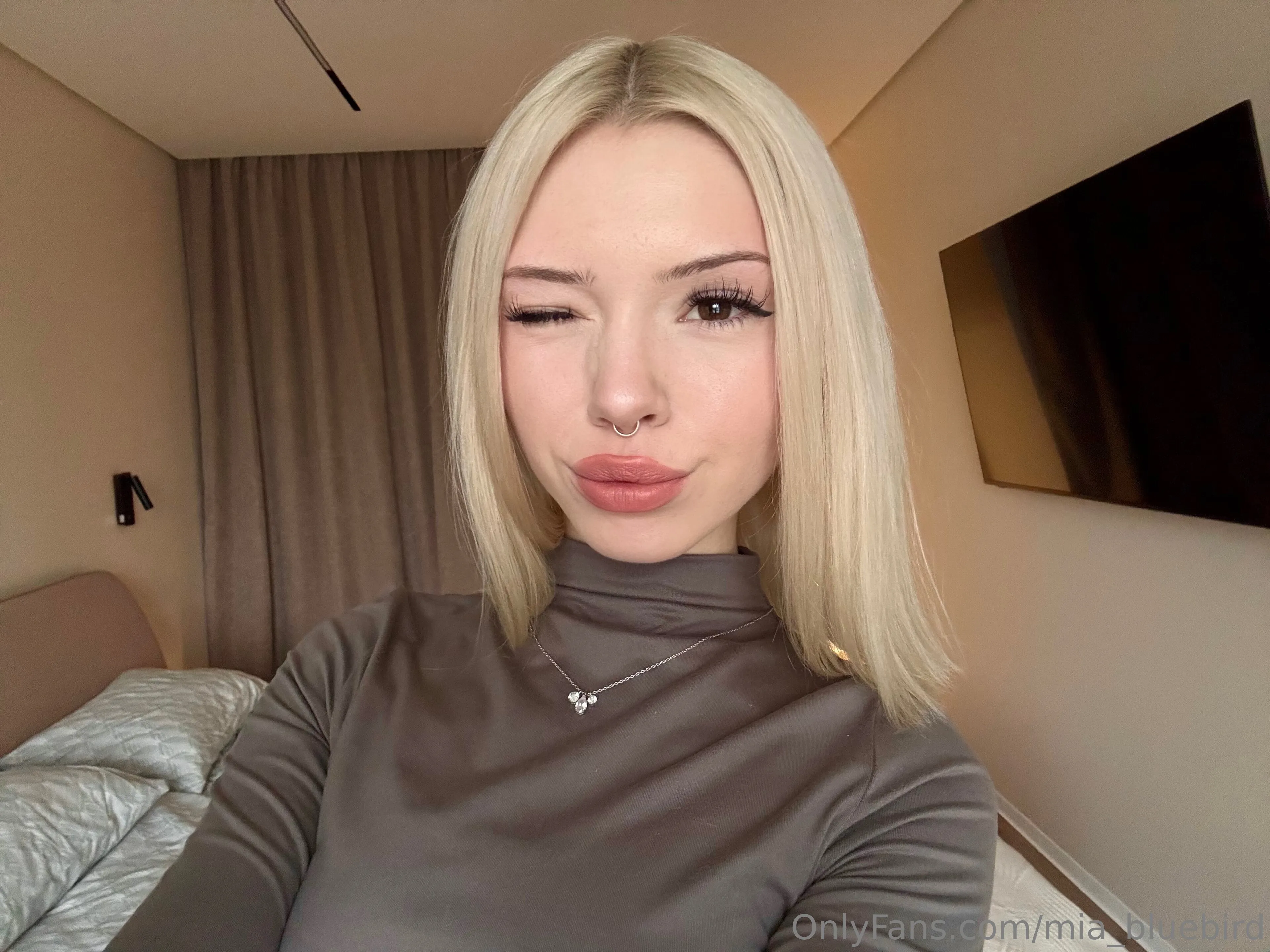 Mia 🤍🎱 Bluebird @mia_bluebird dildo