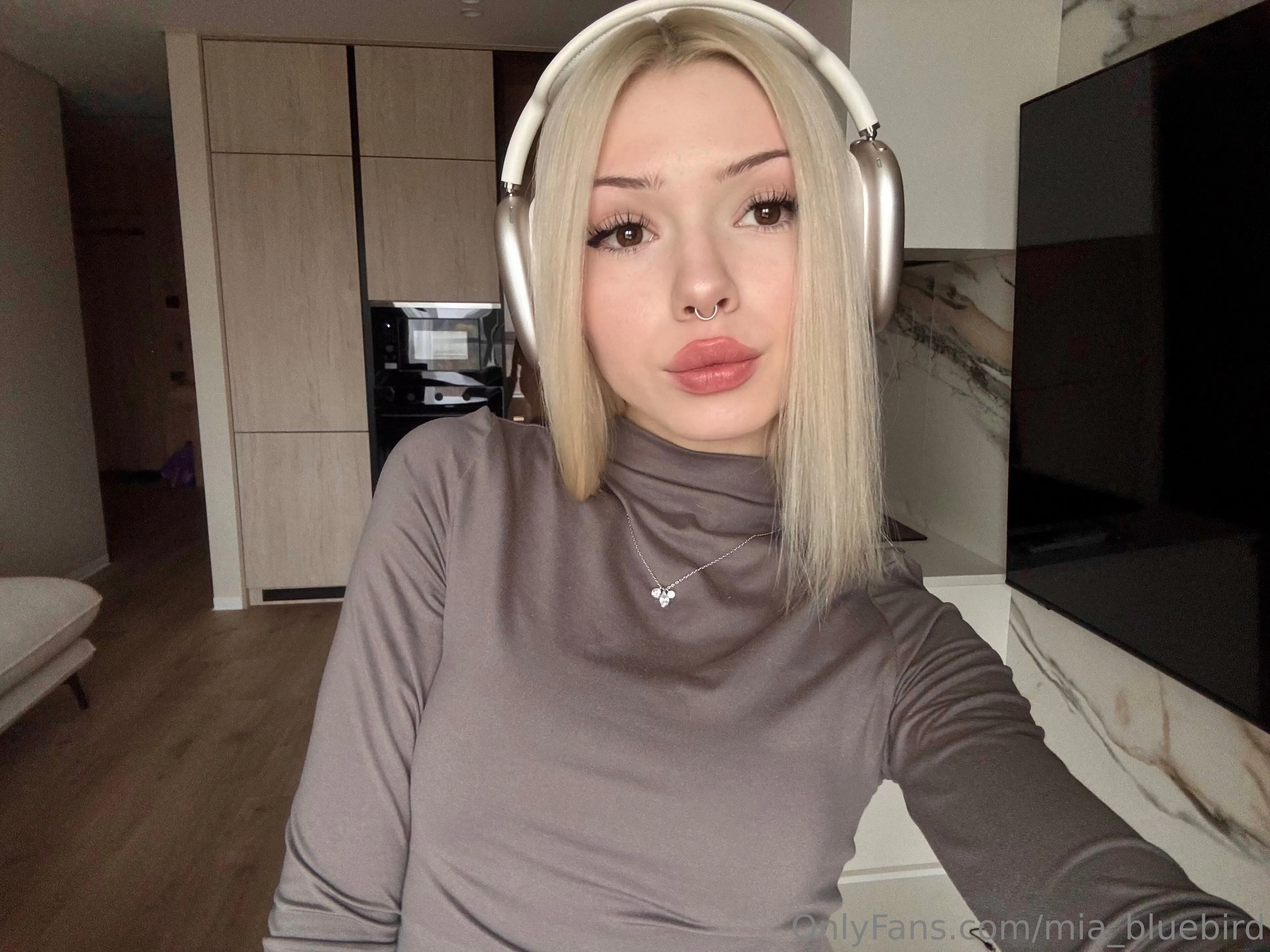 Mia 🤍🎱 Bluebird @mia_bluebird sex videos