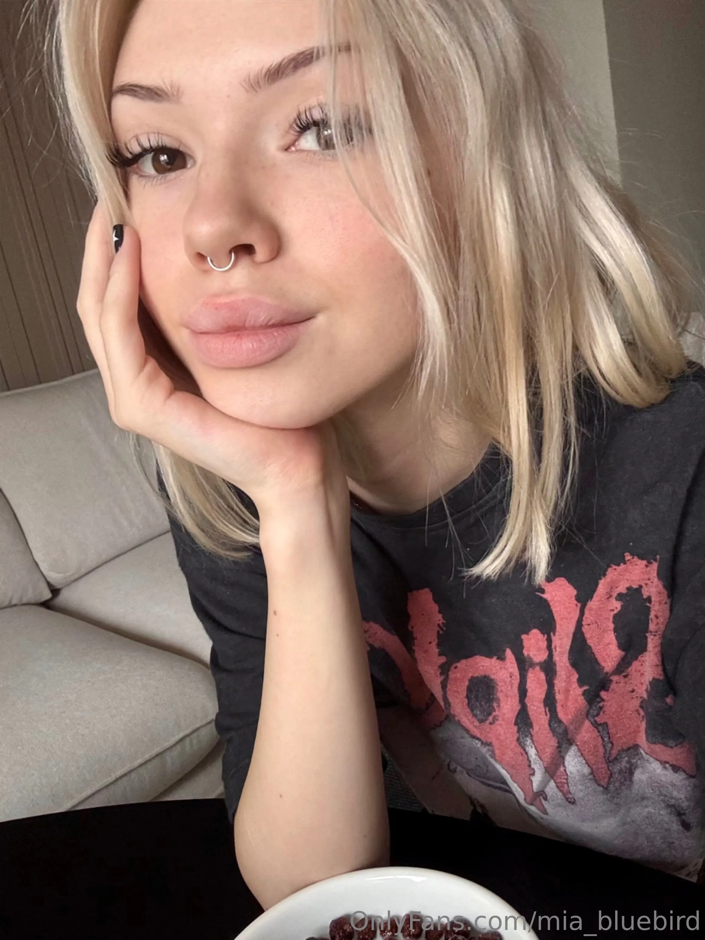 Mia 🤍🎱 Bluebird @mia_bluebird fucked