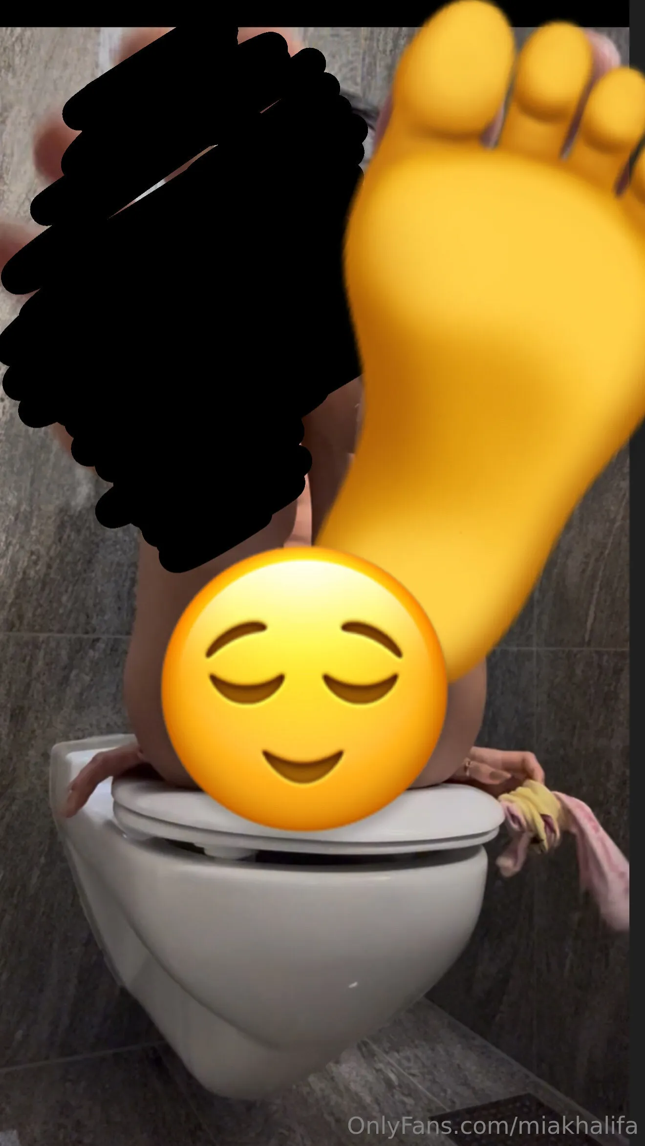 Mia Khalifa @miakhalifa nude angie