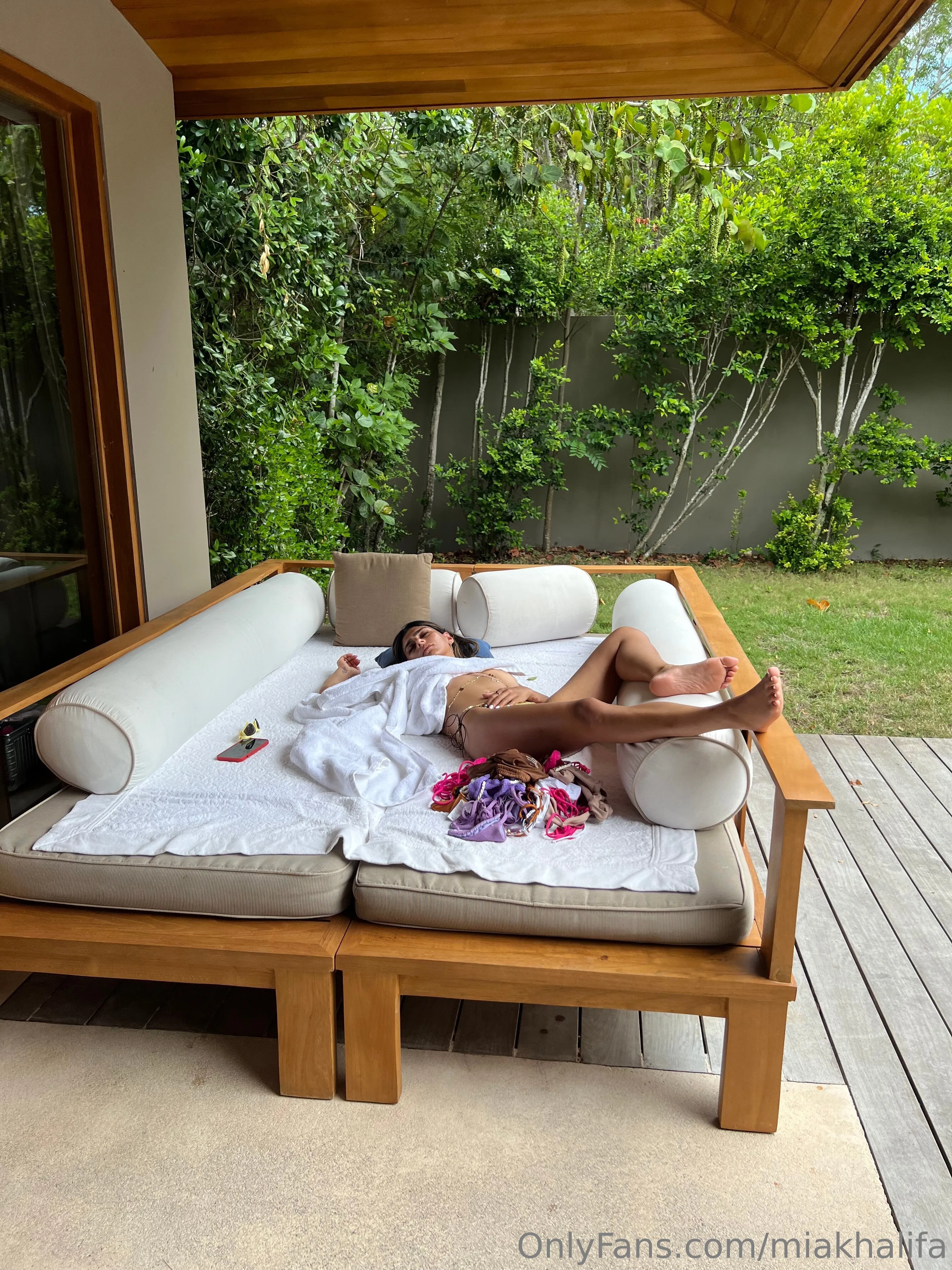 Mia Khalifa midget onlyfans