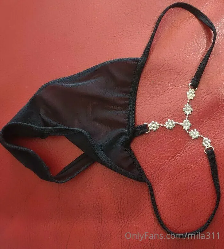 Mila&Meli masturbating