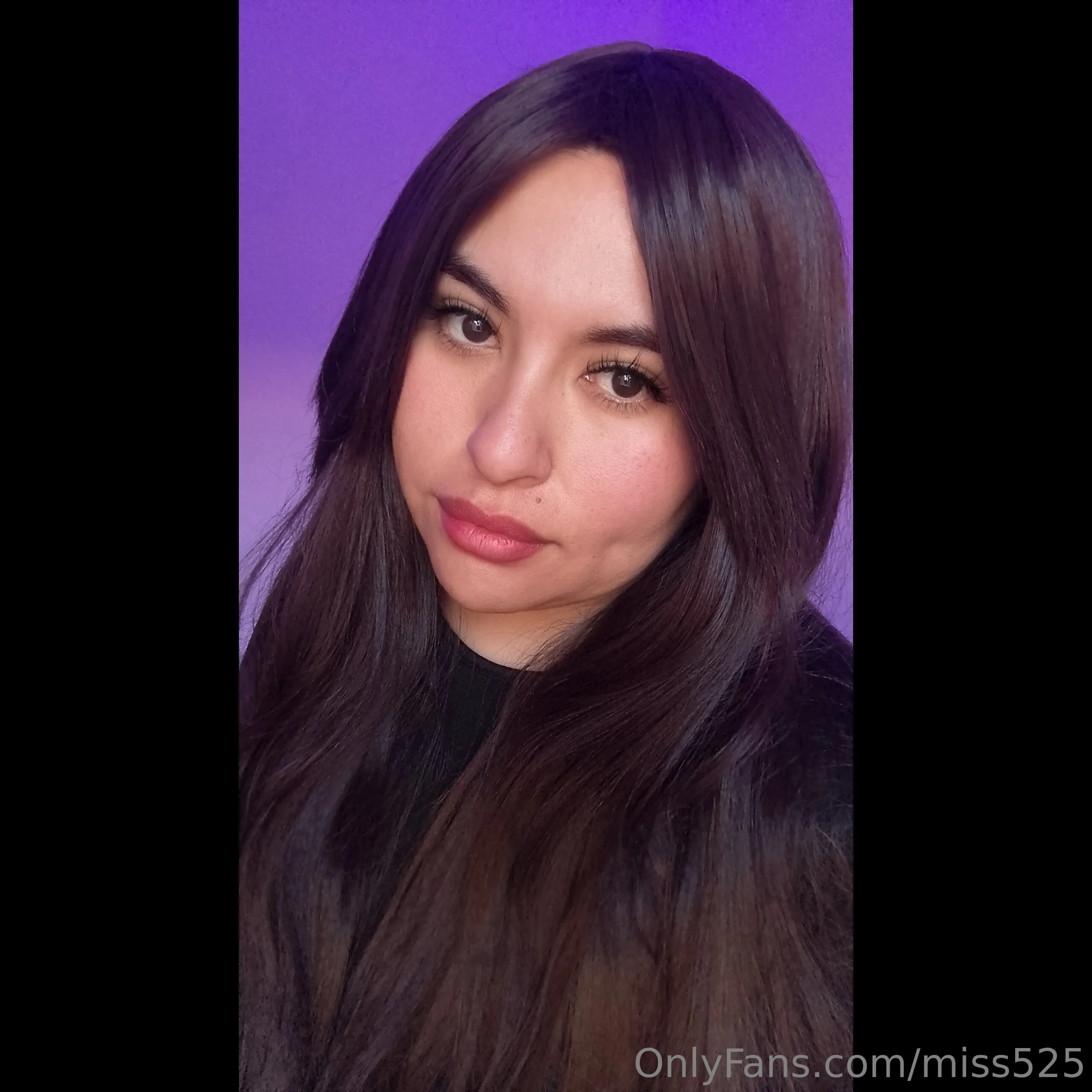 Do you think black hair suits me? Or do you prefer red?🤔🤔