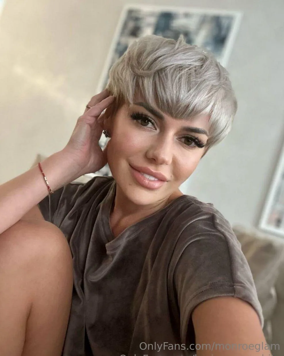 𝑩𝒐𝒎𝒃𝒔𝒉𝒆𝒍𝒍 𝑾𝒊𝒇𝒆 𝑨𝒎𝒚 💋 @monroeglam sexyforums