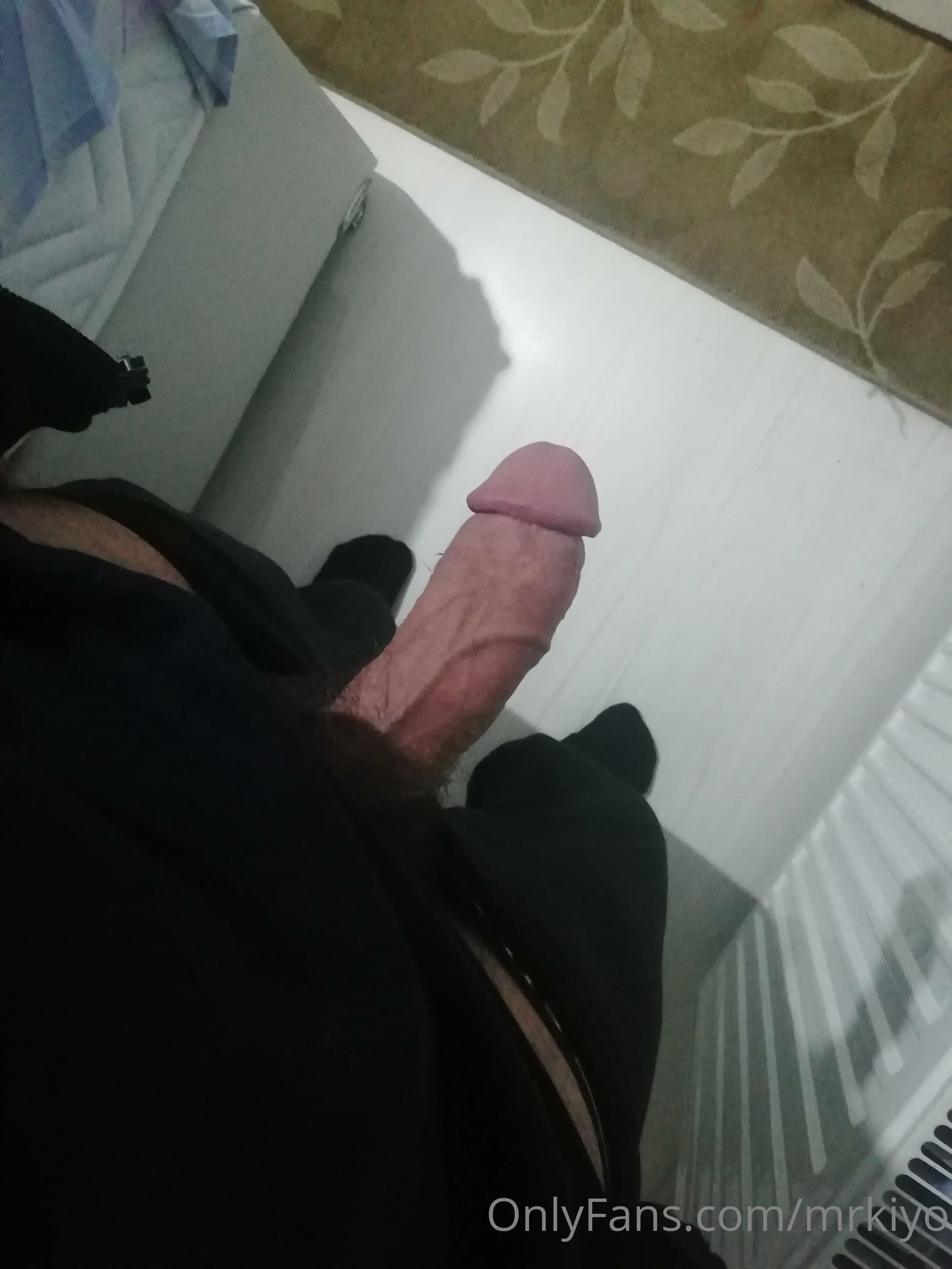 Veined wood 😈 On your knees now 👅